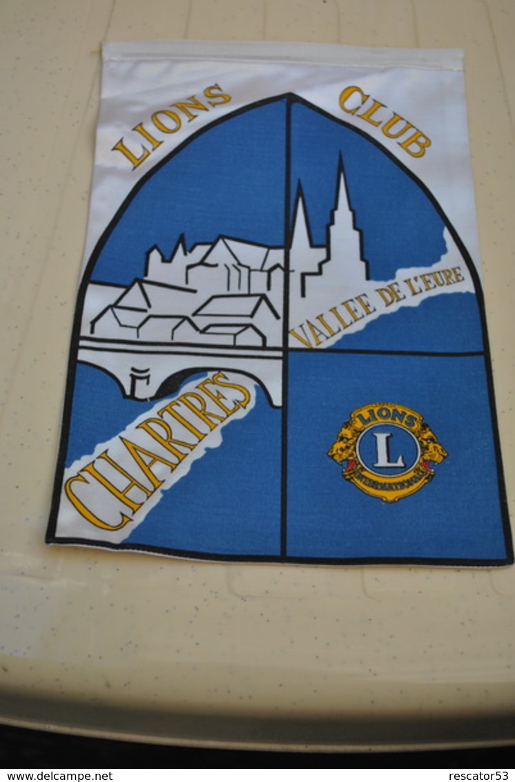 Rare Fanion Lion's Club Chartres Vallée De L'Eure - Altri & Non Classificati