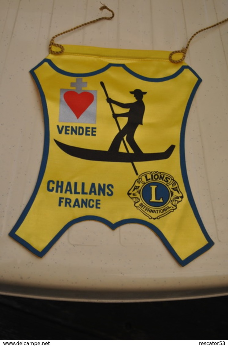 Rare Fanion Lion's Club Challans Vendée - Andere & Zonder Classificatie