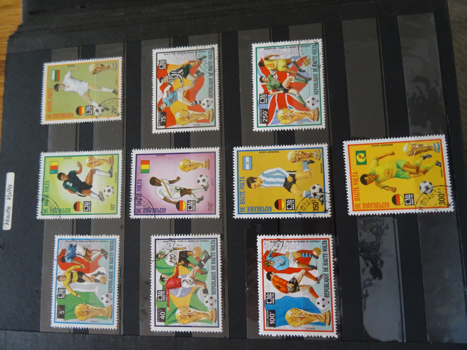 Classeur de timbres du monde (séries complètes)