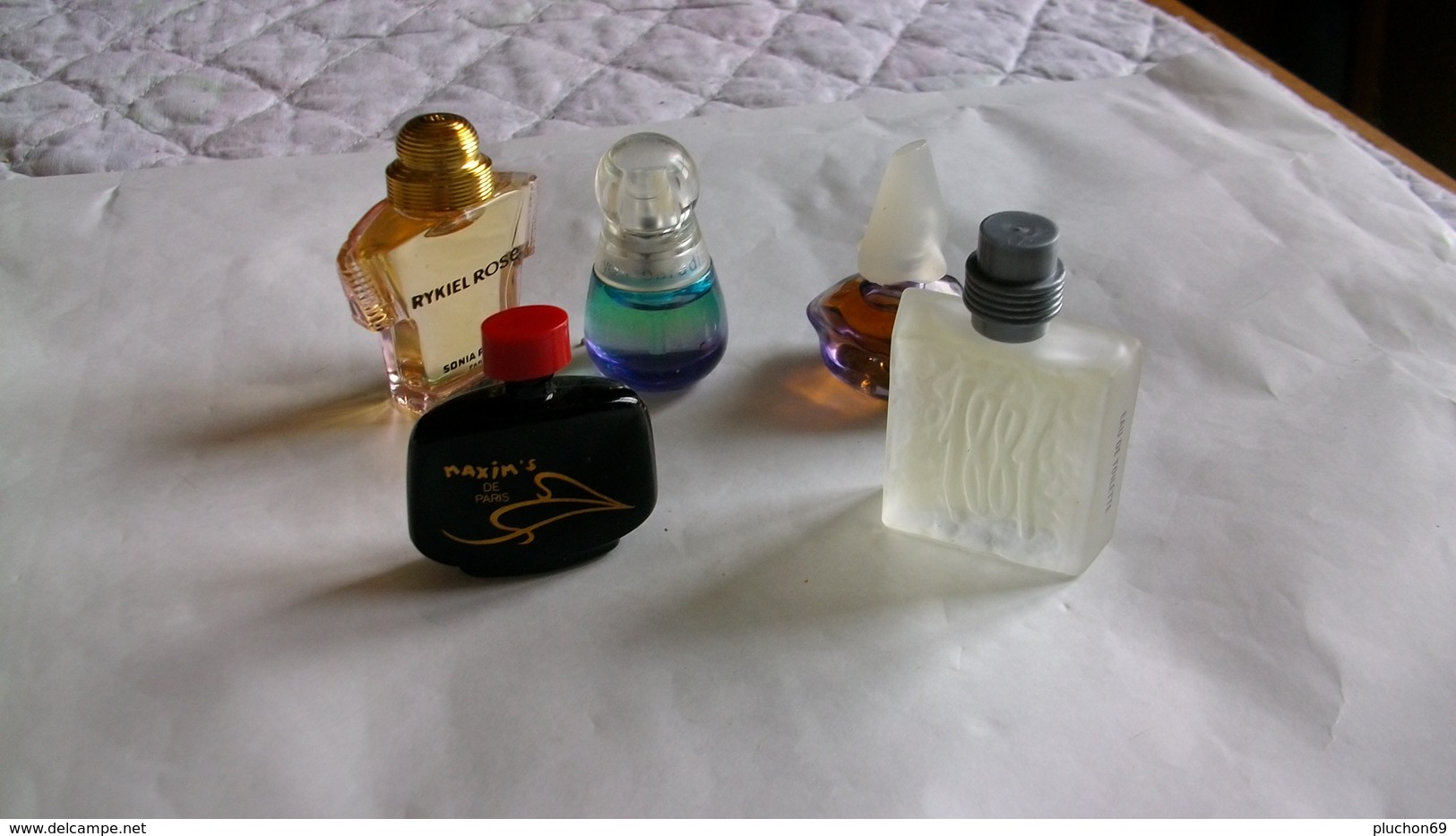 Miniature De Parfum Homme Et Femme  Lot De 5 Sans Boites N° 19 - Miniatures Femmes (sans Boite)