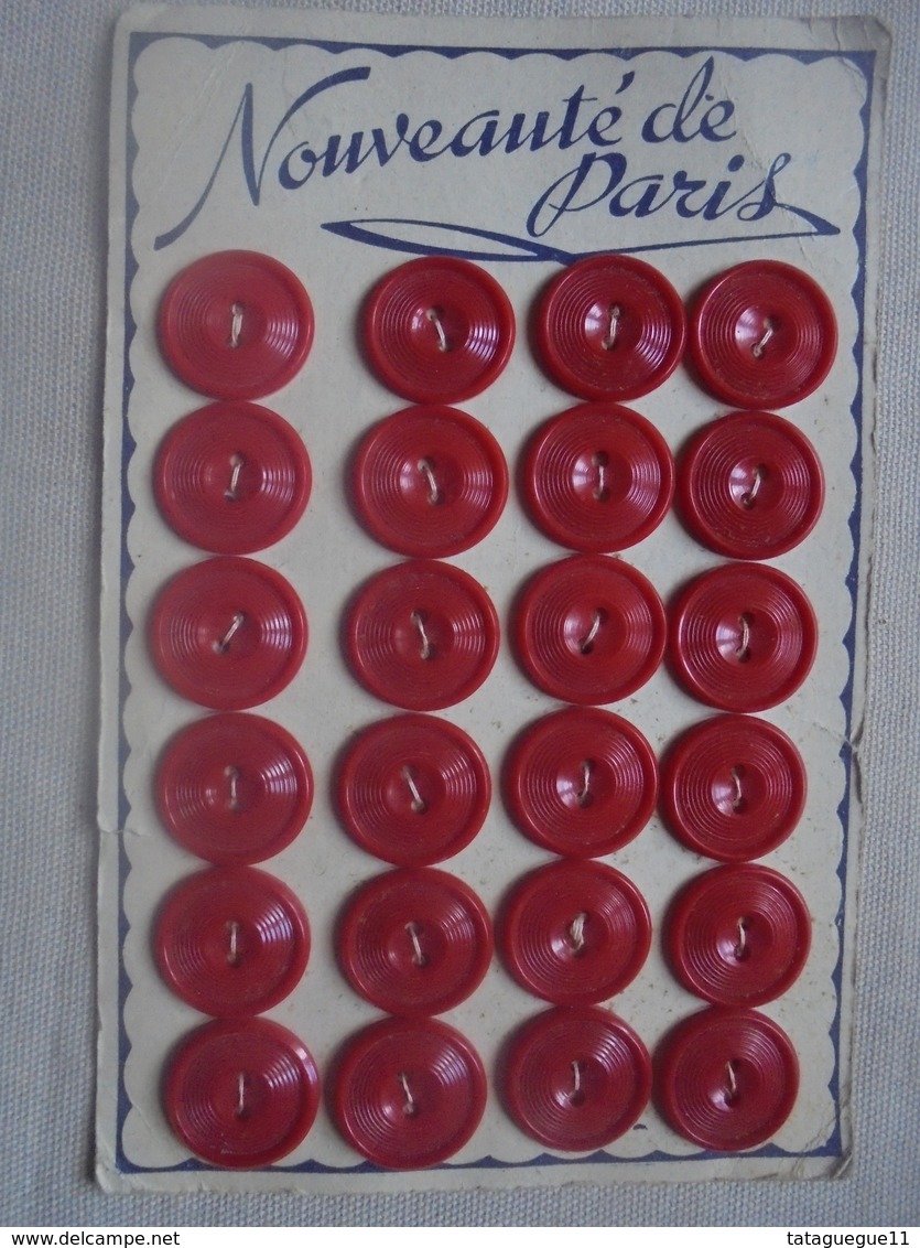 Vintage - Petit Lot De 24 Boutons Rouge En Plastique Années 50 - Boutons