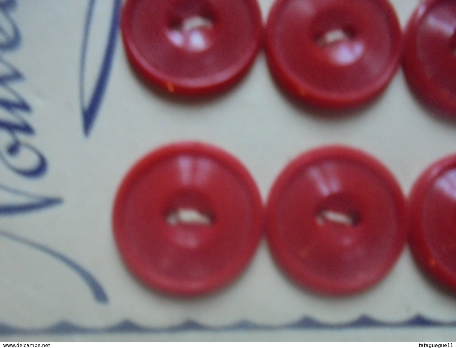 Vintage - Petit Lot De 24 Boutons Rouge En Plastique Années 50 - Boutons