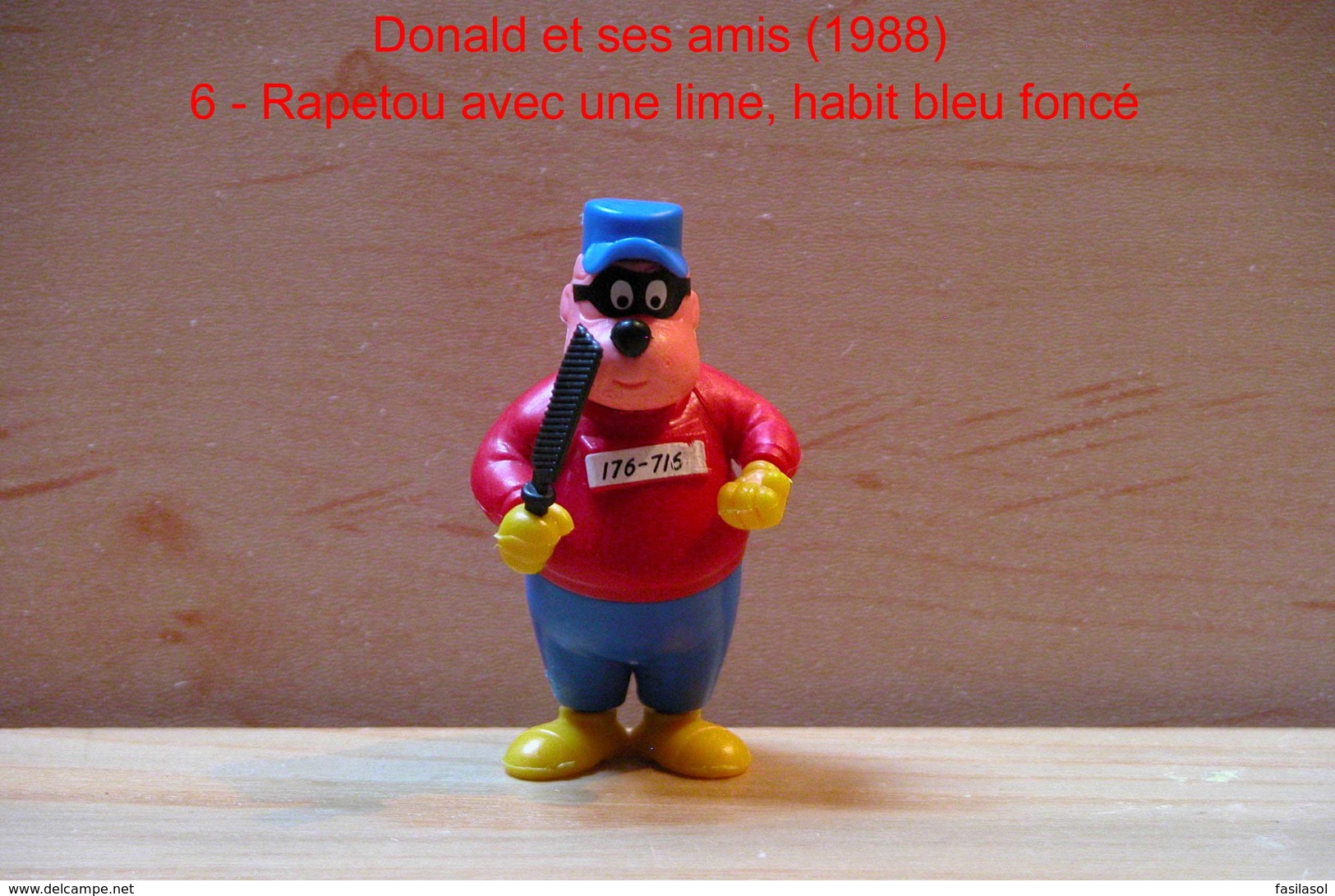 Kinder 1988 : TRES RARE : Rapetou Avec Lime Habit Bleu Et Rouge "Donald & Ses Amis" - Dessins Animés