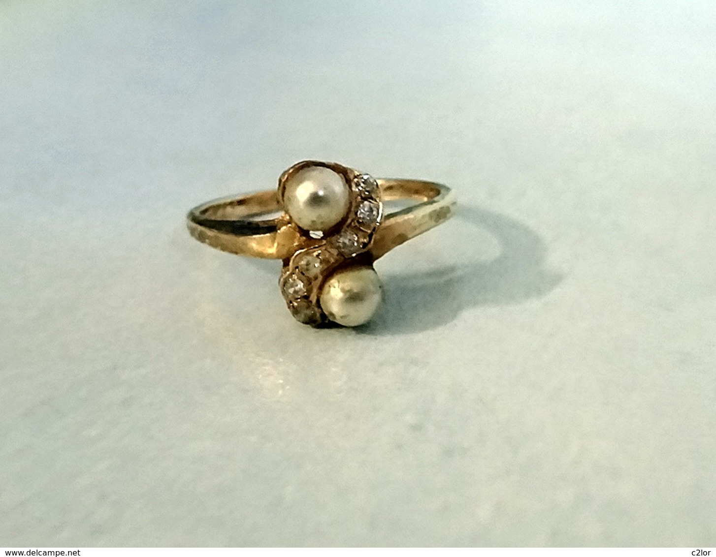 Bague En Plaqué Or Poinçonnée Ornée De Deux Perles D'eau Douce Et Oxydes Blancs Neuve Taille 54 - Bagues