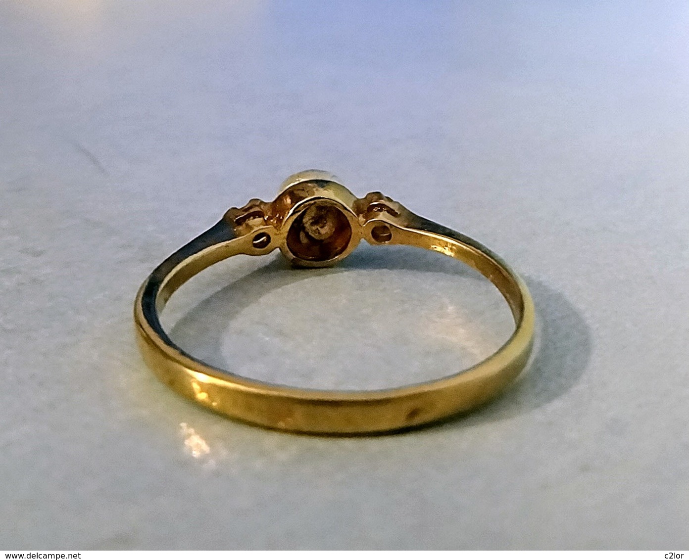 Bague En Plaqué Or Poinçonnée Ornée D'une D'une Perle D'eau Douce Et  2 Oxydes Blancs Neuve Taille 50 - Bagues