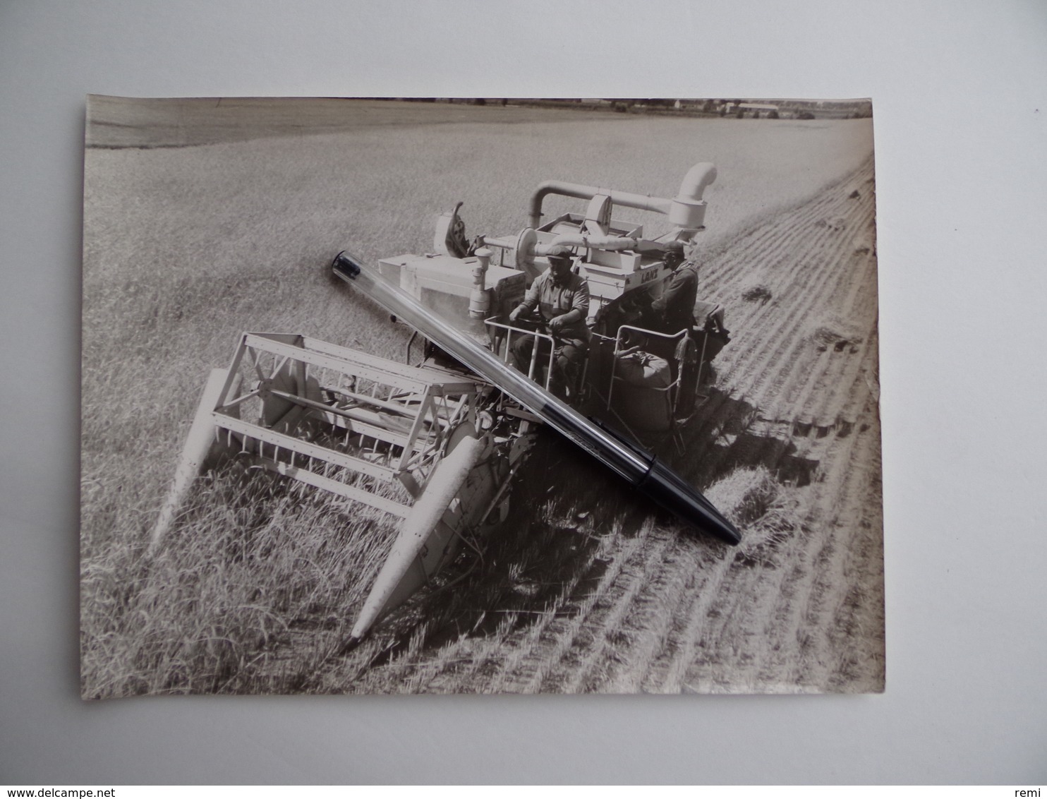 Photo Originale Machine Agricole FAUCHEUSE BATTEUSE LANZ Ets M.GIBOUIN à NANGIS 77 Agriculture Paysan Céréalier - Métiers