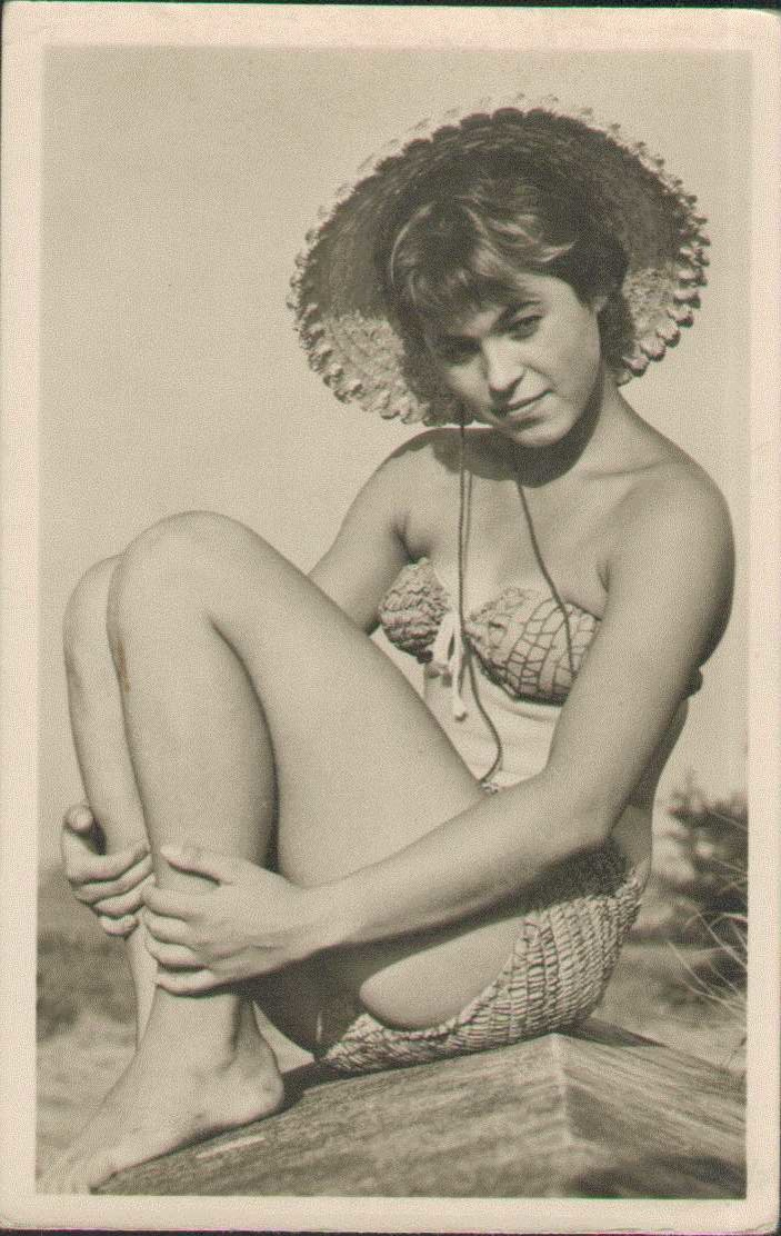 Erotisches Mädchen-Portrait Im Bikini Am Ostsee-Strand, DDR Bademode, Postkarte - Mode