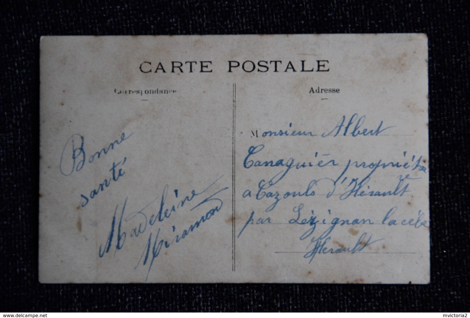 Carte Photo De Quatre Jeunes Femmes Curieusement Vêtues. - Femmes