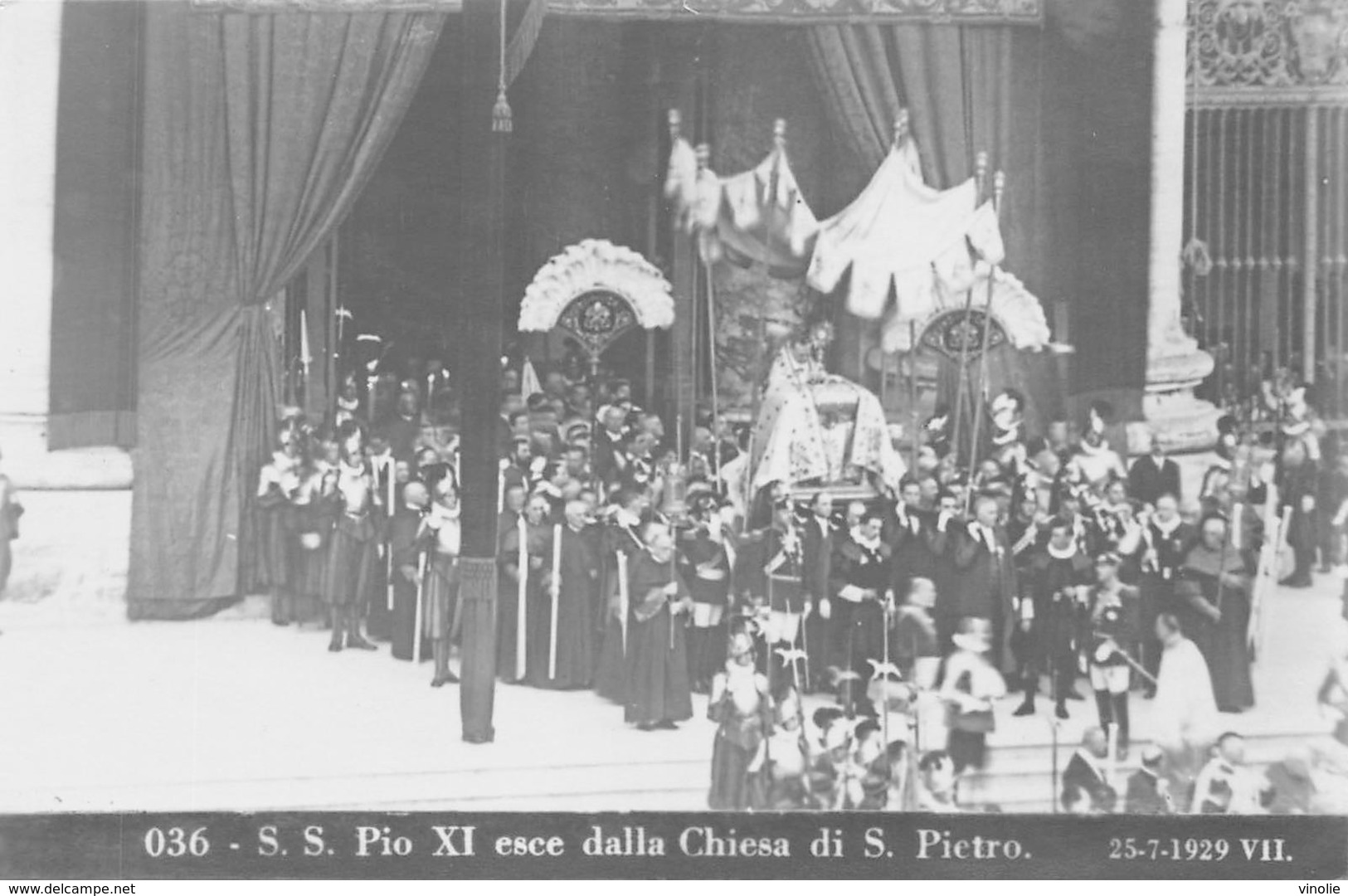 PIE-RO-18-7452 : S. S. PIO XI ESCE DALLA CHIESA DI S. PIETRO - Vatican