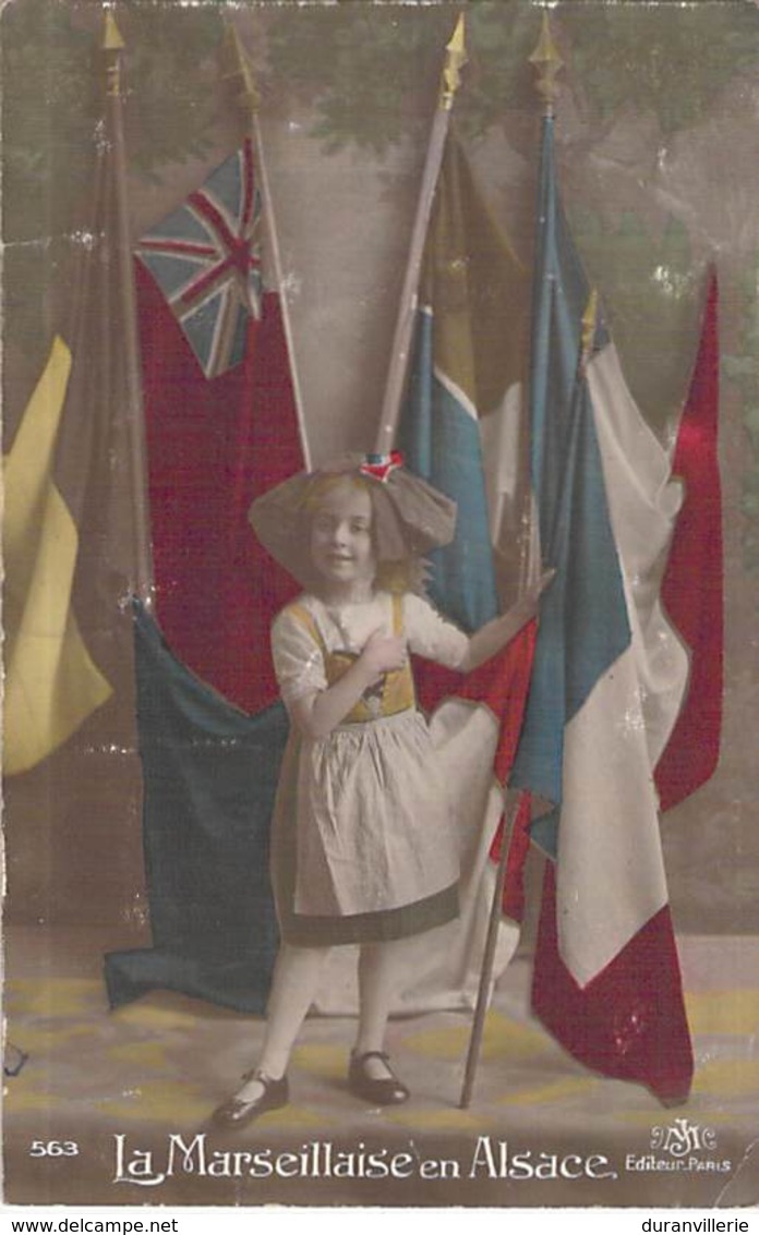 Guerre 14-18: La Marseillaise En Alsace, Petite Fille En Costume Folklorique Avec Drapeau - Patriotiques