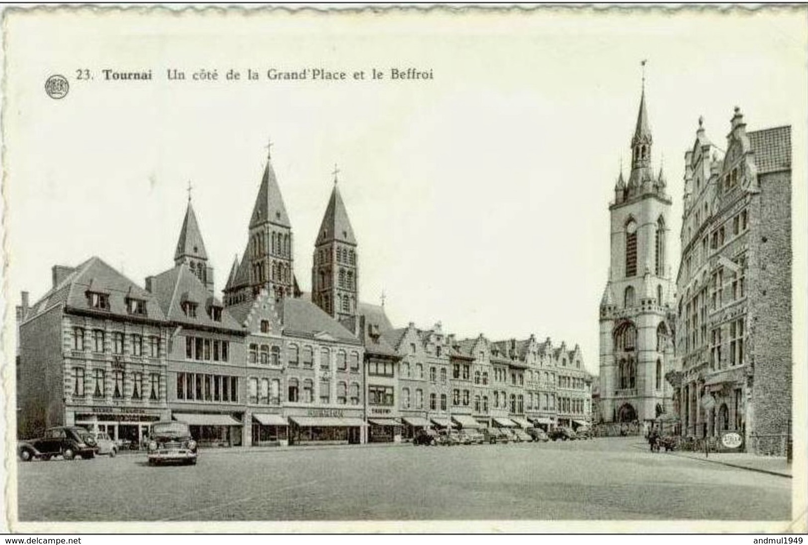 TOURNAI - Un Côté De La Grand'Place - Tournai