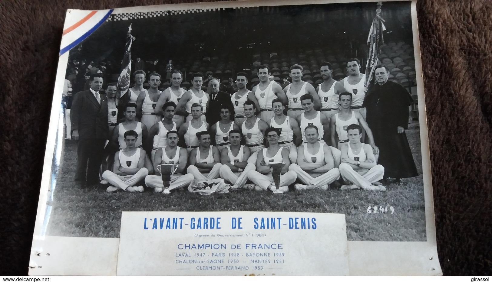 PHOTO D ATHLETES GYMNASTES L AVANT GARDE DE SAINT DENIS CHAMPION DE FRANCE    FORMAT 24 PAR 18 CM - Sports