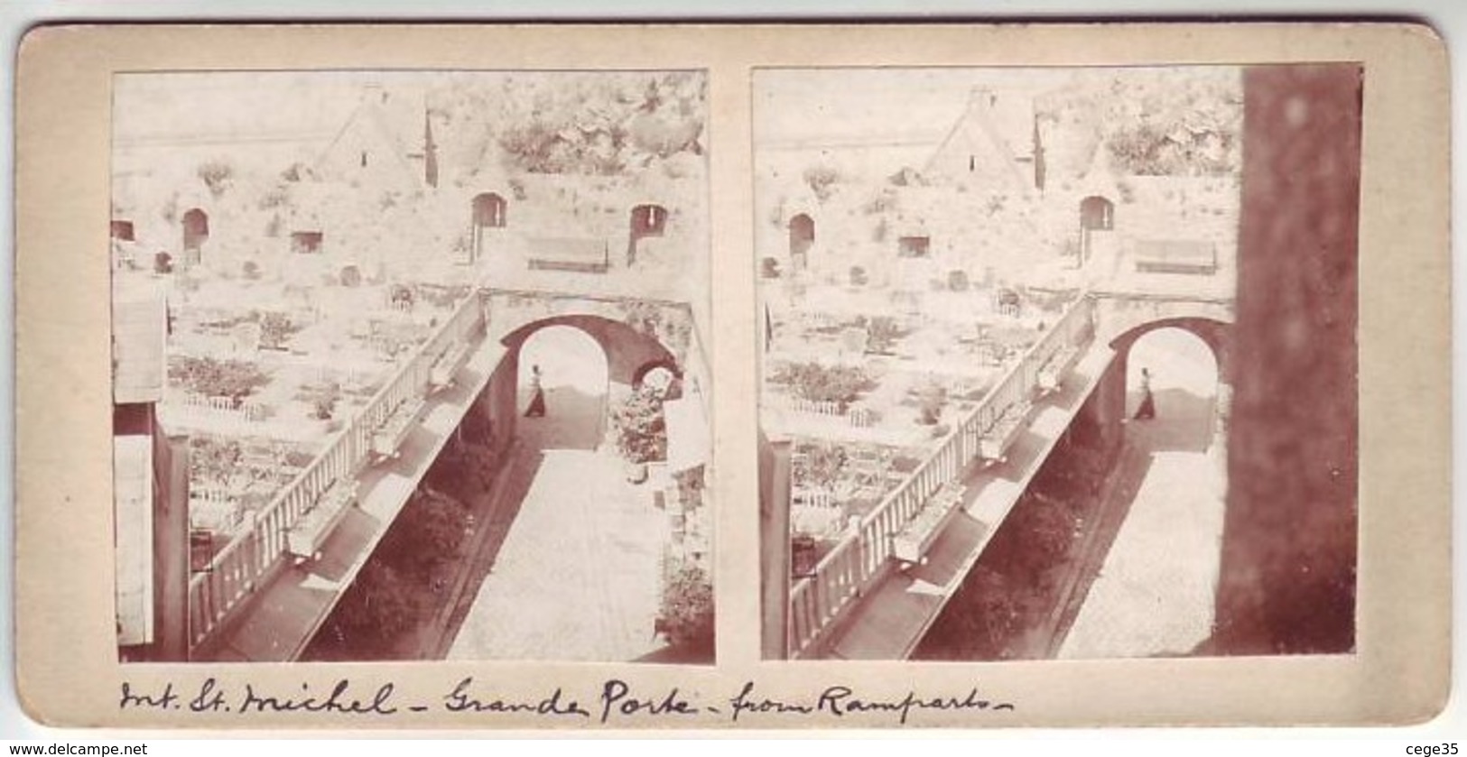 Mont Saint Michel - Vue Intérieure De La Grande Porte Prise Des Remparts - Photos Albuminées Collées Sur Carton Fort - Photos Stéréoscopiques