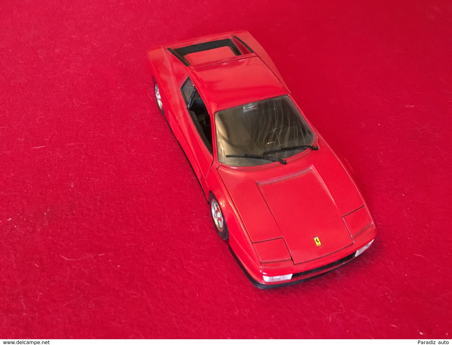 Ferrari Testarossa (1984) 1/18 Burago - Burago