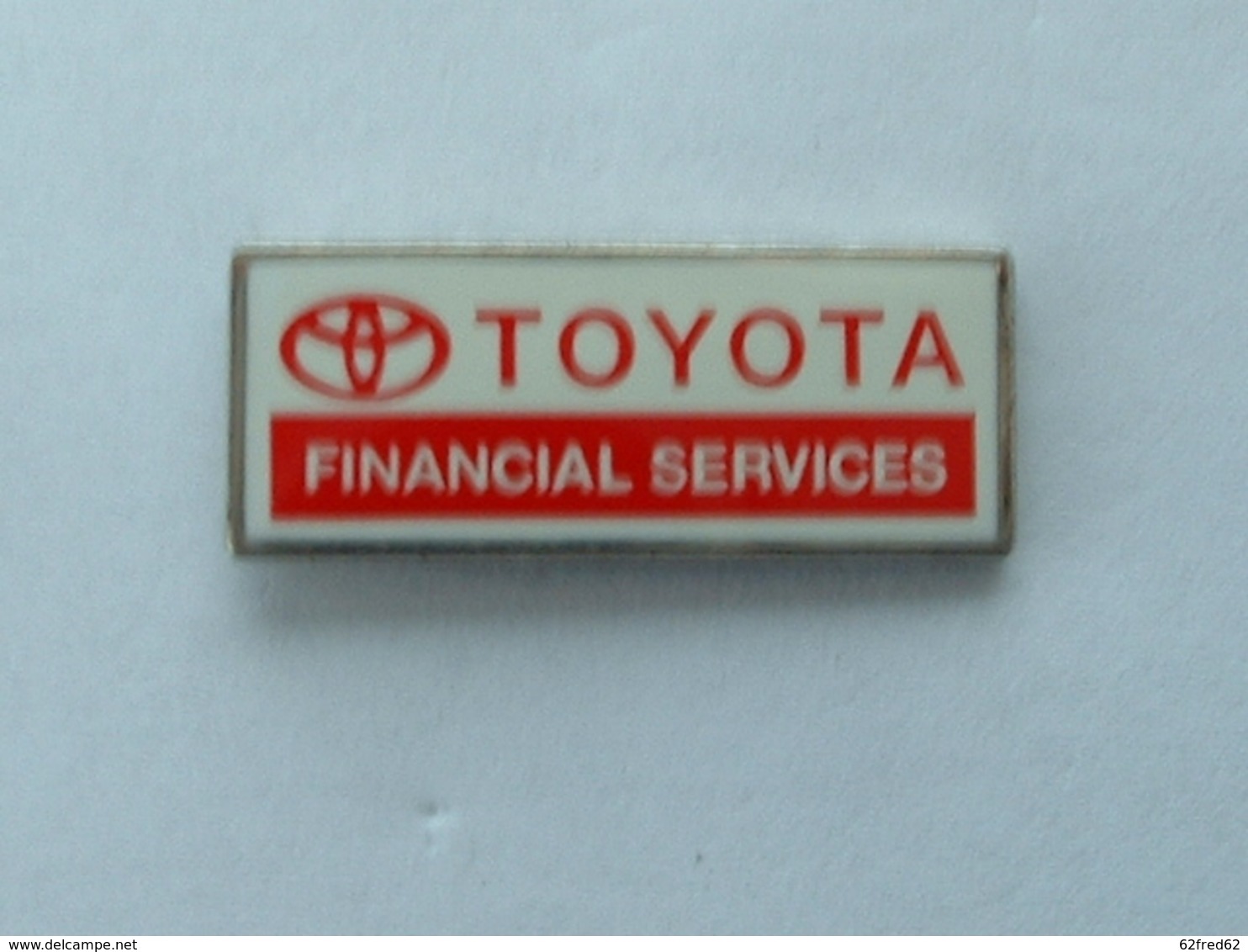 Pin's TOYOTA - FINANCIAL SERVICES - Toyota