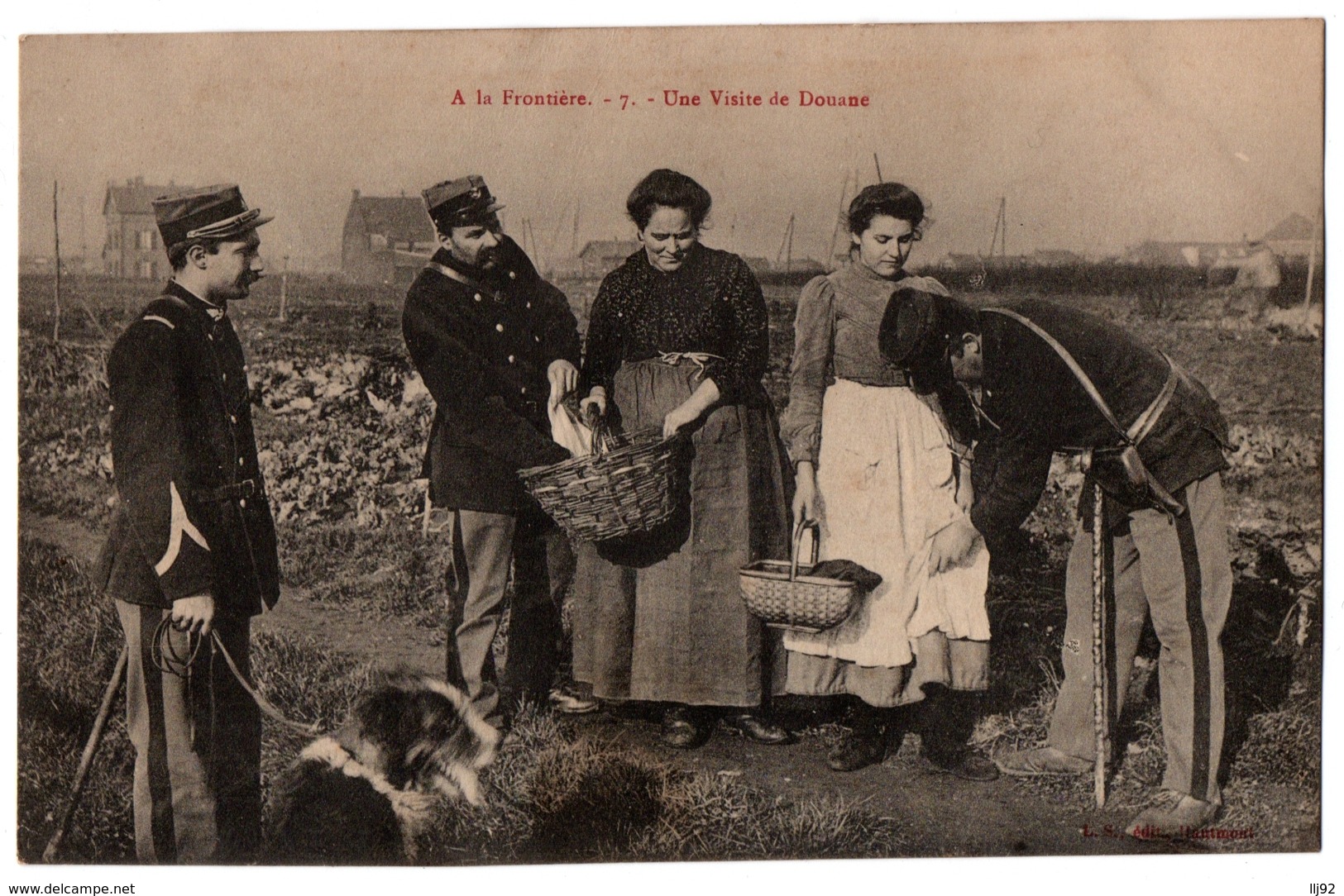 CPA Douanière - A La Frontière - 7. Une Visite De Douane (fouille Des Douaniers) - Douane