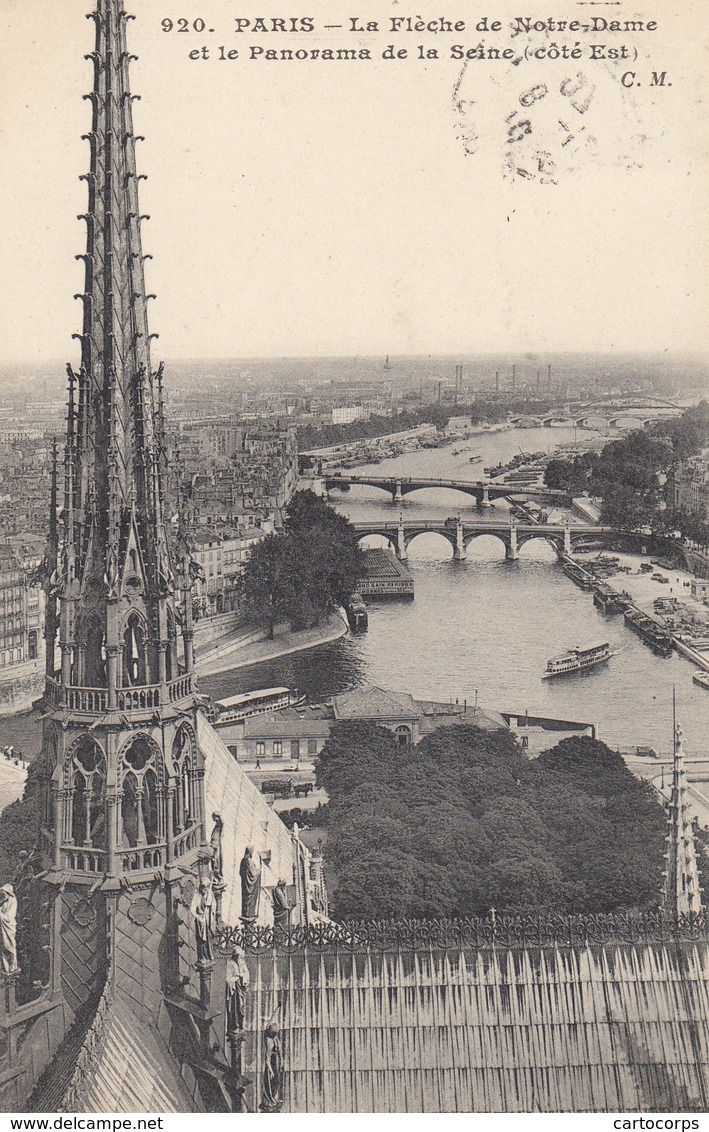 Paris - La Flèche De Notre-Dame - Beau Panorama De La Seine - Eglises