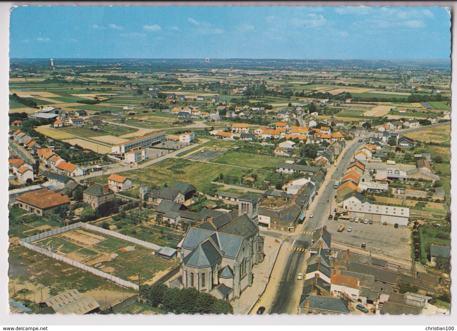 SAINTE LUCE (44) : L'EGLISE - LA ROUTE DE NANTES - CPSM GRAND FORMAT - ECRITE EN 1967 - 2 SCANS - - Autres & Non Classés