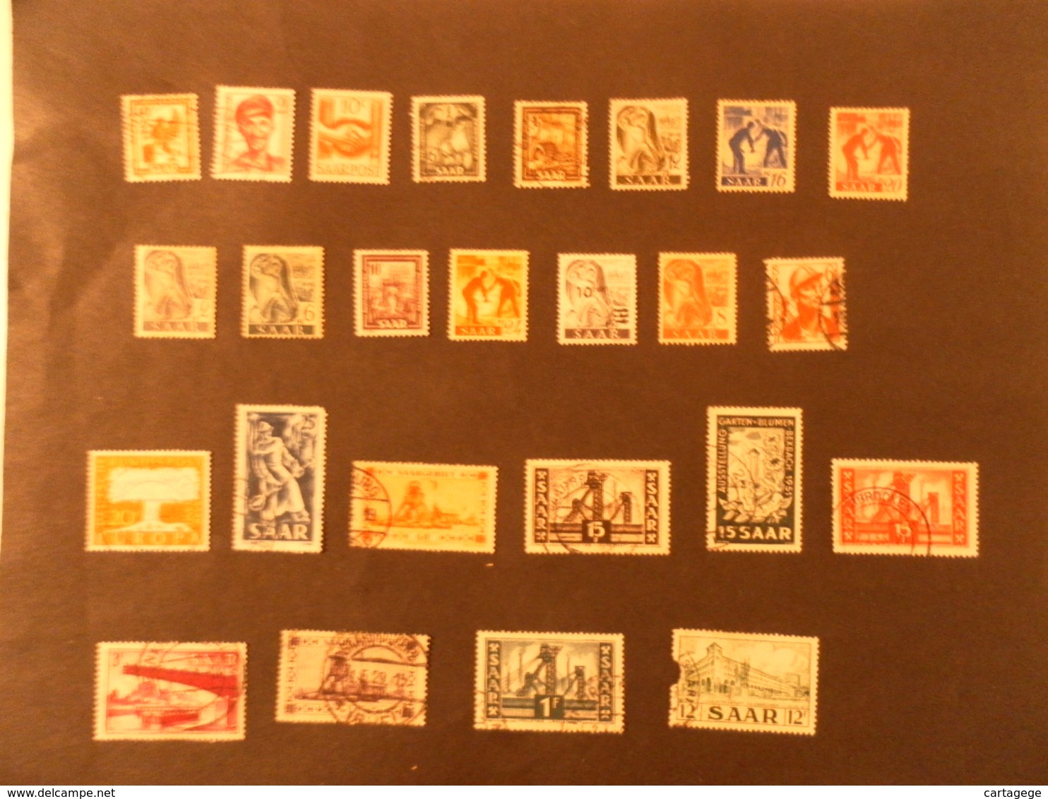 SARRE LOT DE 25 TIMBRES DIFFERENTS - Collections, Lots & Series