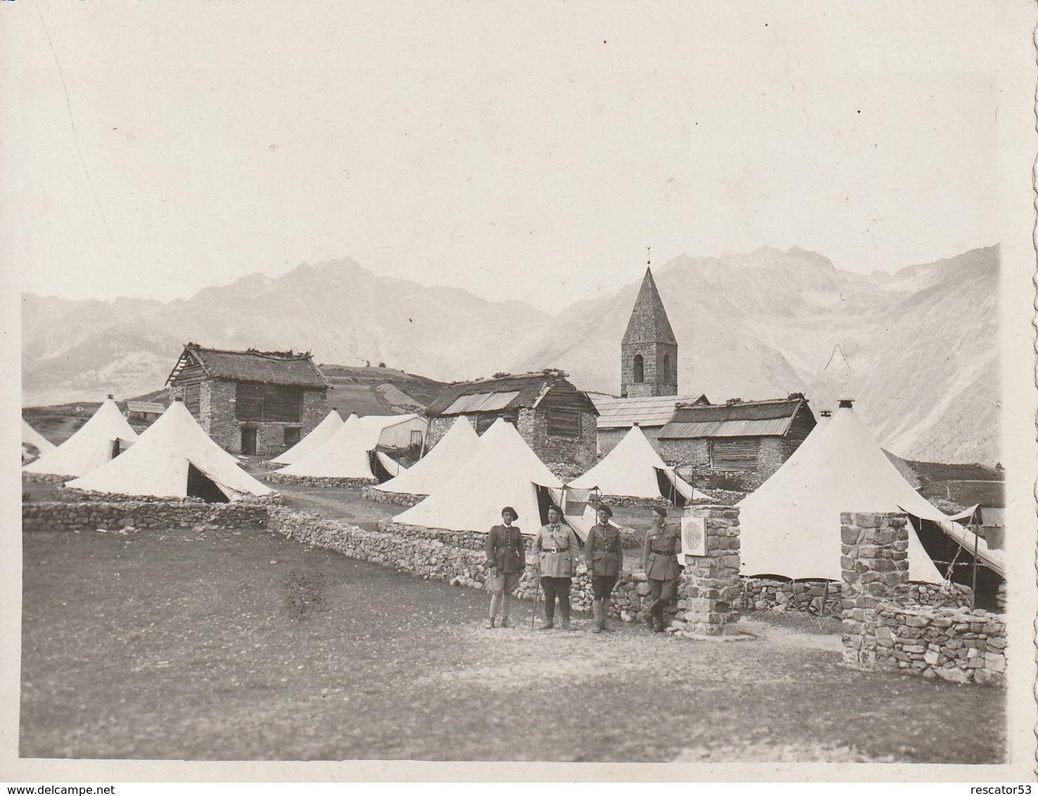 Rare 2 Photos Chasseurs Devant Un Camps De Toiles De Tente En Montagne - 1914-18