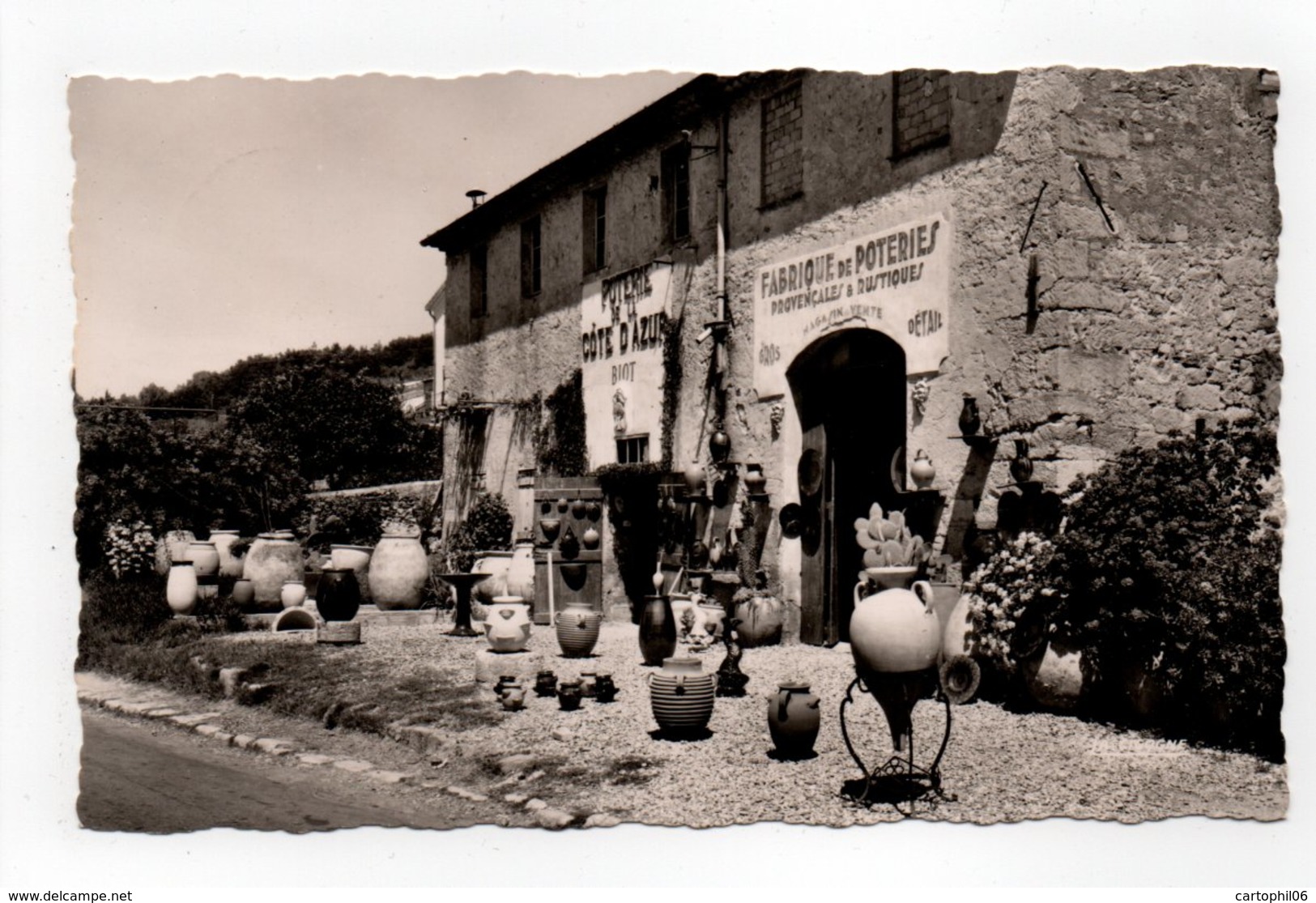 - CPA BIOT (06) - Une Poterie 1960 - Editions La Cigogne 018.20 - - Biot