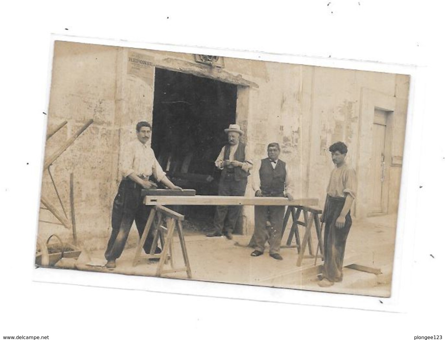 Carte Photo Adressé Dans La Creuse  Thème Métiers, Bois, Menuisiers Au Travail - Artisanat