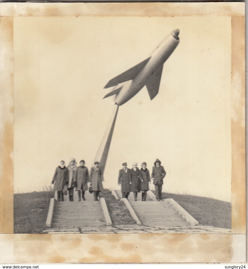 A PHOTO. "IN THE UKRAINIAN ENCYCLOPEDIA KHERSON. MONUMENT IN HONEST OF THE PILOTS. AIRPLANE. - Unclassified