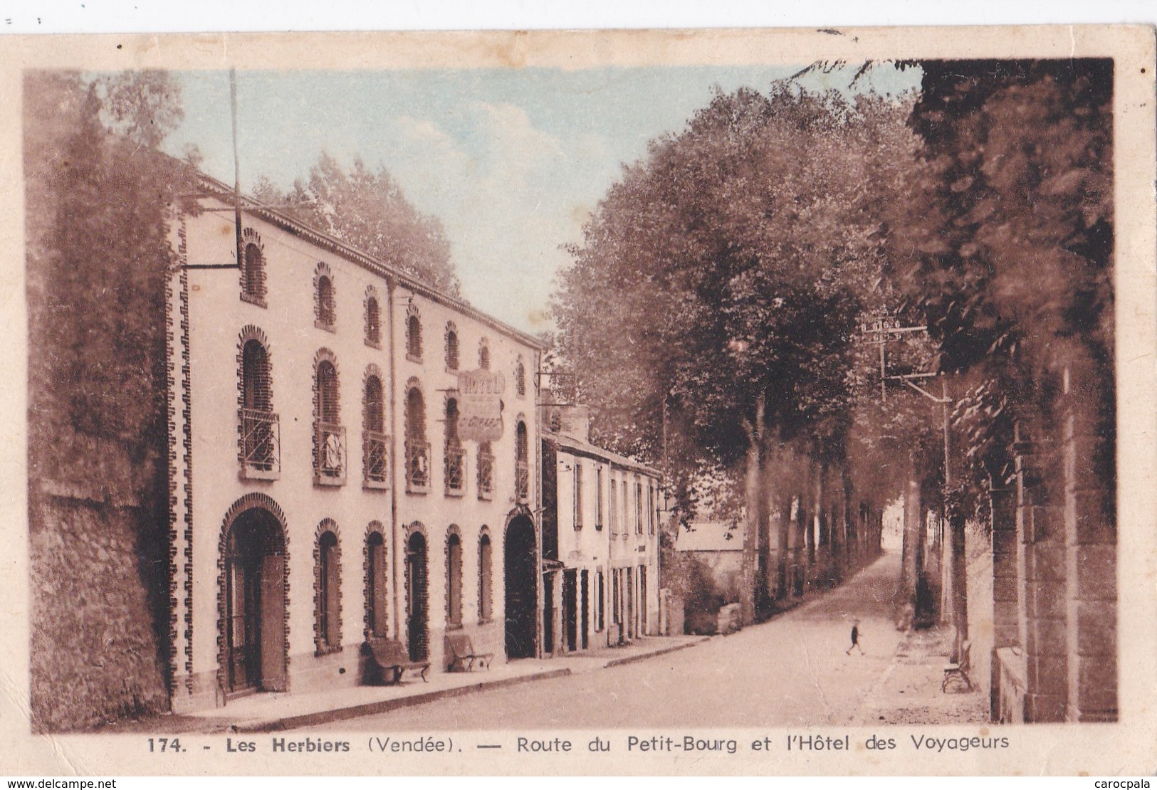 Carte 1930 LES HERBIERS / ROUTE DU PETIT BOURG ET L'HOTEL DES VOYAGEURS - Les Herbiers