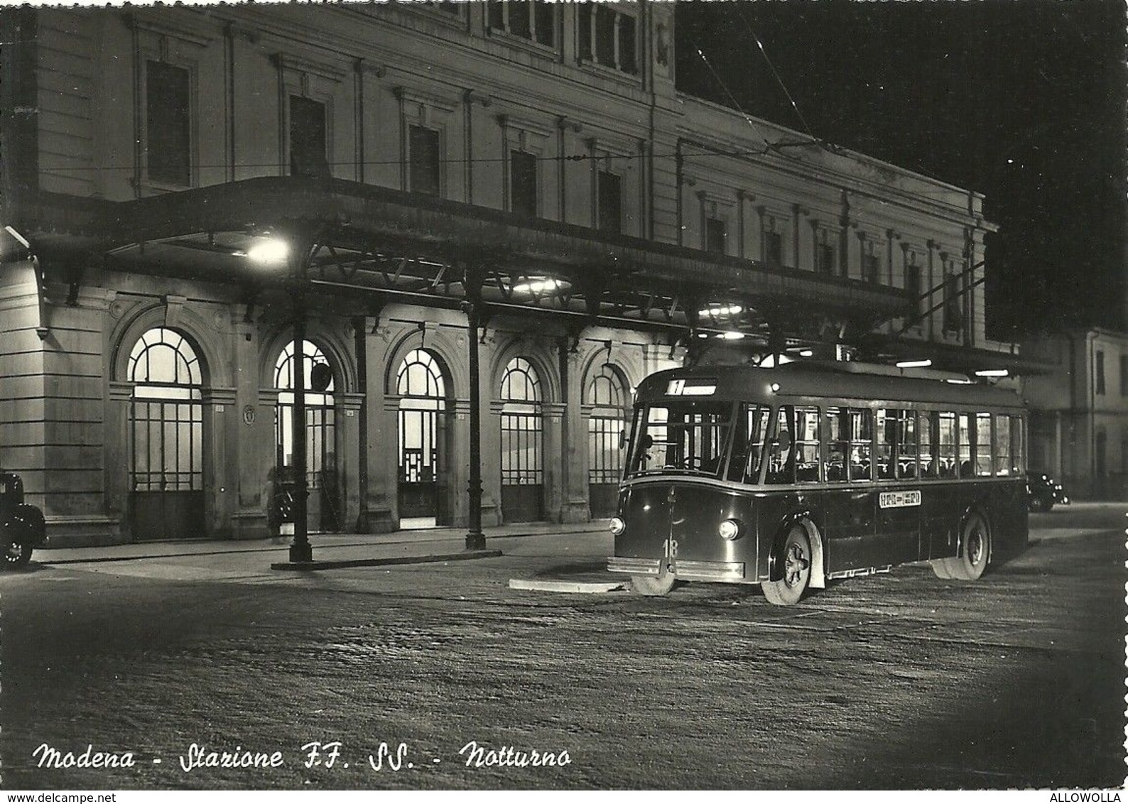 1960 " MODENA-STAZIONE FF. SS. - NOTTURNO CON FILOBUS FIAT 668 " CARTOLINA POSTALE ORIGINALE NON SPEDITA - Modena