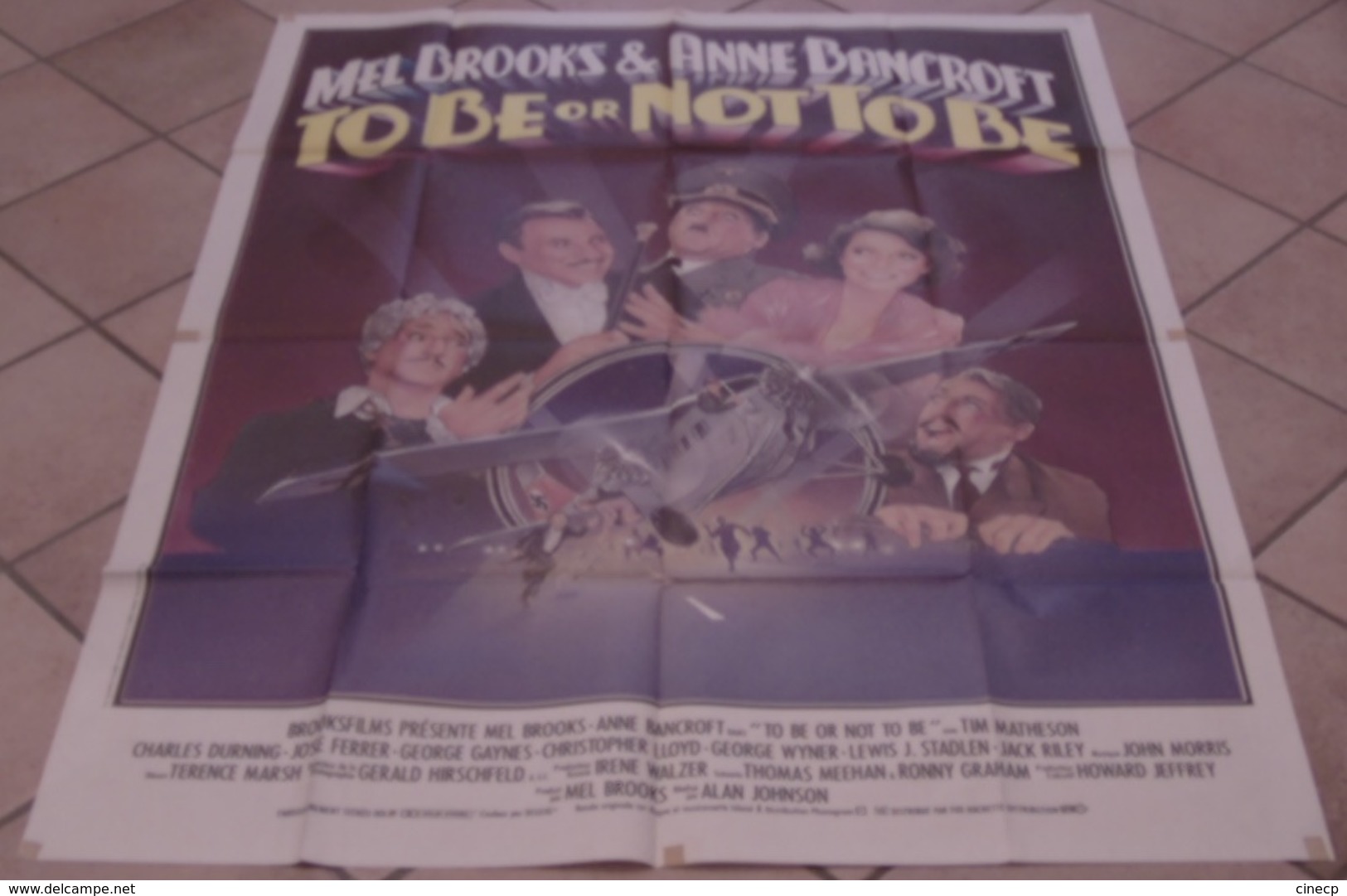 AFFICHE CINEMA ORIGINALE FILM TO BE OR NOT TO BE MEL BROOKS ANNE BANCROFT AVION GUERRE DESSIN 1983 - Affiches & Posters