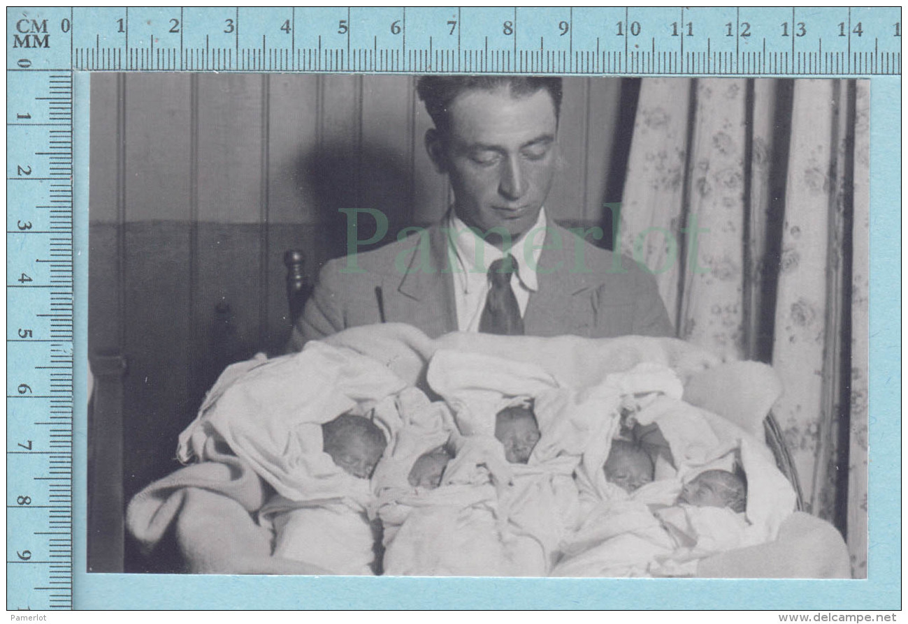 INSOLITE, Les Quintuplées Dionne # 19 - CPM  Né En 1934, Dionne La Naissance Avec Le Docteur - Ont, Canada - Autres & Non Classés