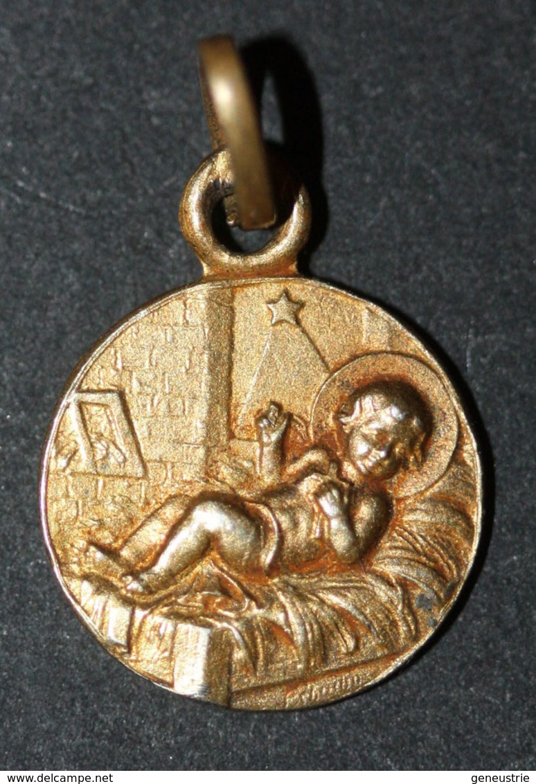 Médaille Religieuse Pendentif Début XXe Plaqué Or "Enfant Jésus / Croix De Jérusalem" - Religious Médal - Religion & Esotérisme