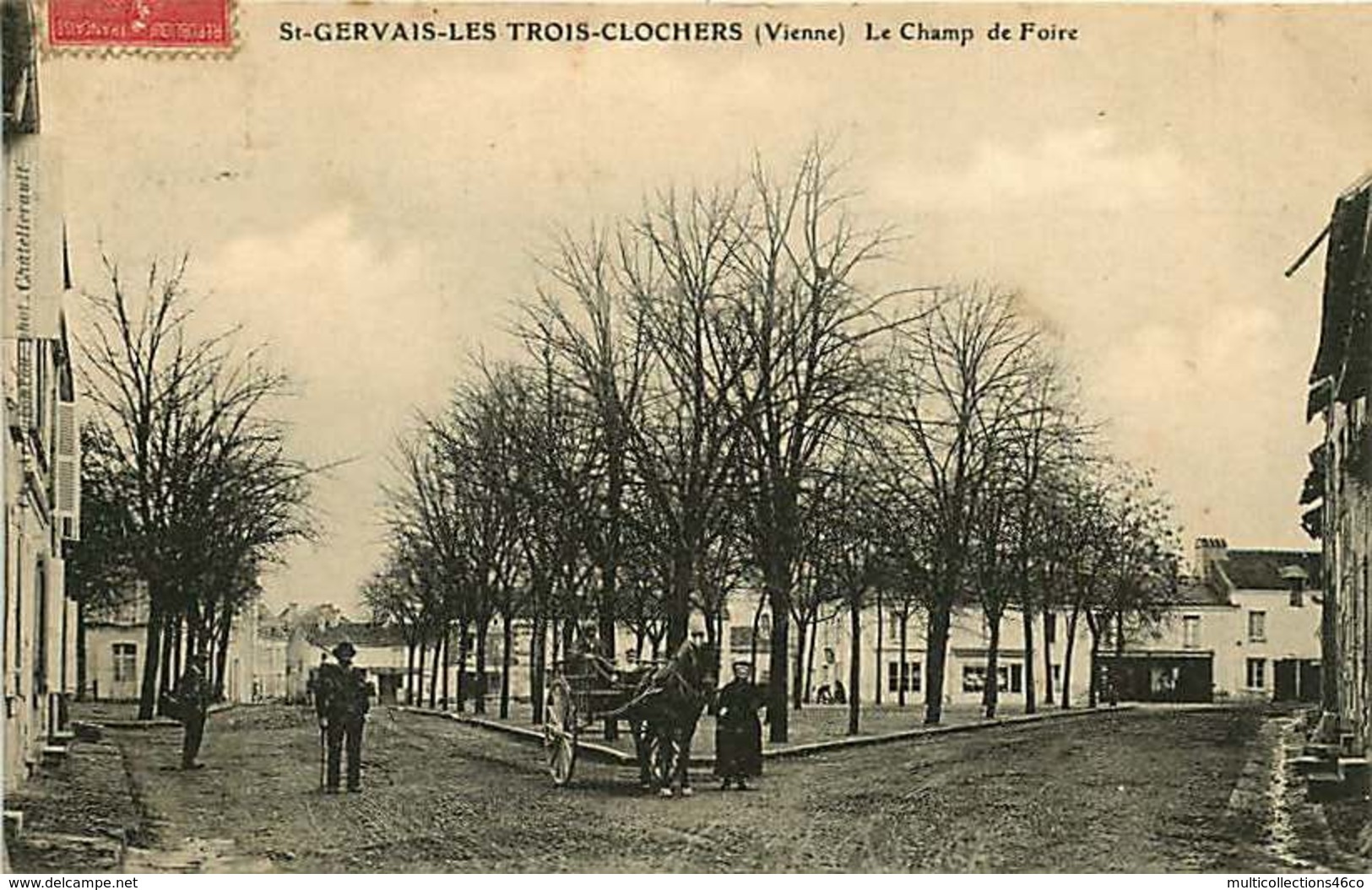 081218 - 86 ST GERVAIS LES TROIS CLOCHERS Le Champ De Foire - Chariot En Premier Plan - Saint Gervais Les Trois Clochers