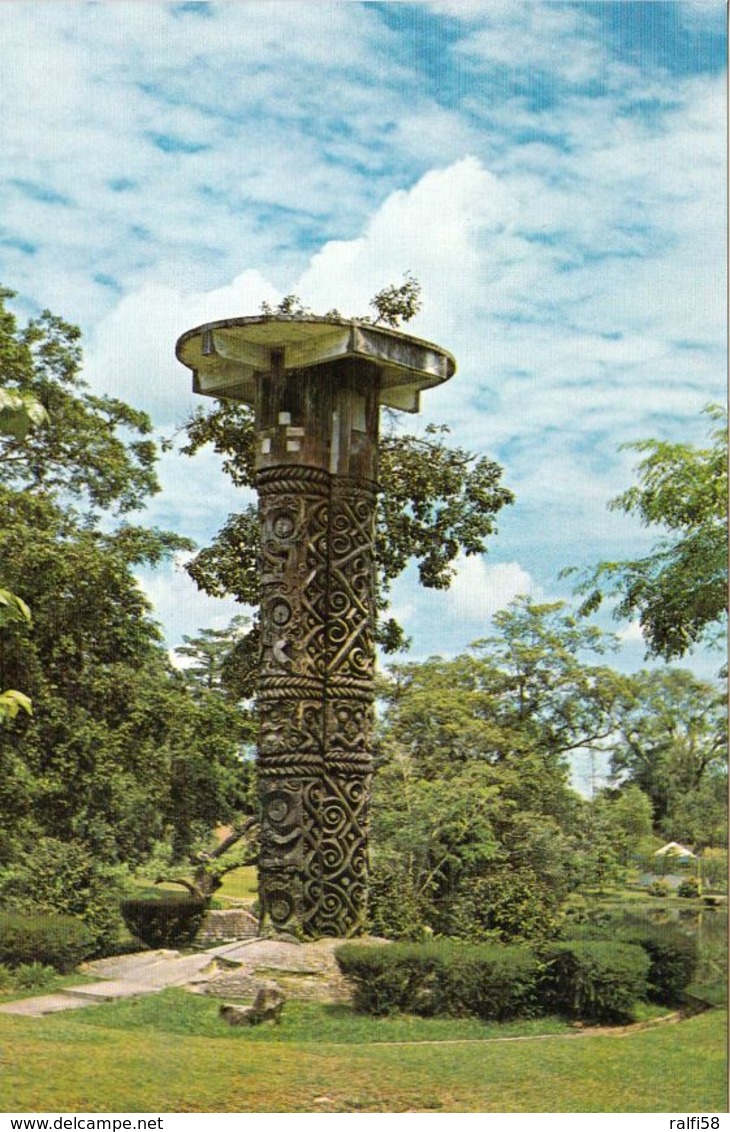 1 AK Sarawak / Bundesstaat Von Malaysia Auf Der Insel Borneo * Hauptstadt Kuching - Round Pillar In Reservoir Park * - Malaysia