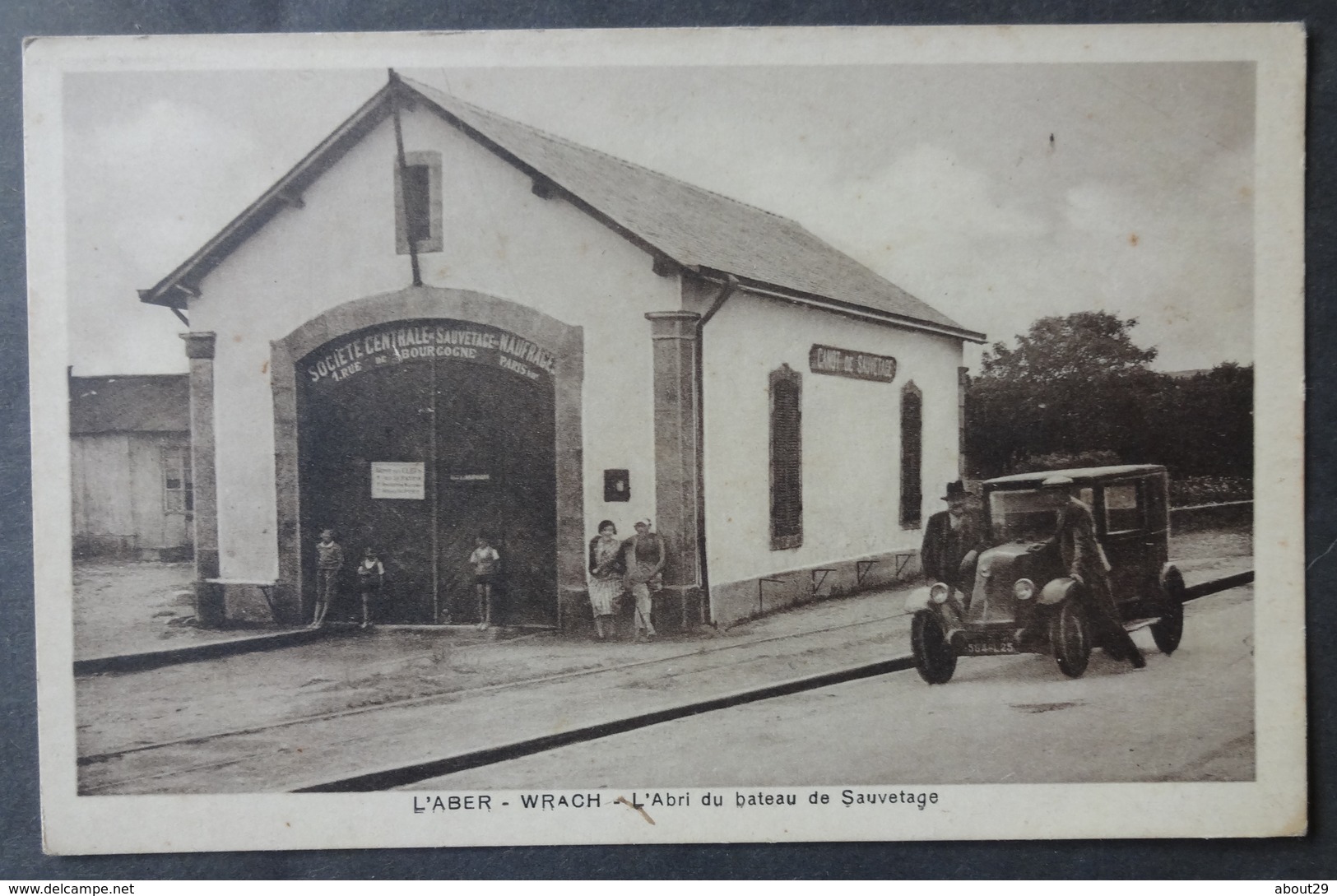 CPA 29 L'ABER WRACH - RARE - L'Abri Du Bateau De Sauvetage - (vieille Voiture) - Réf. V 136 - Autres & Non Classés