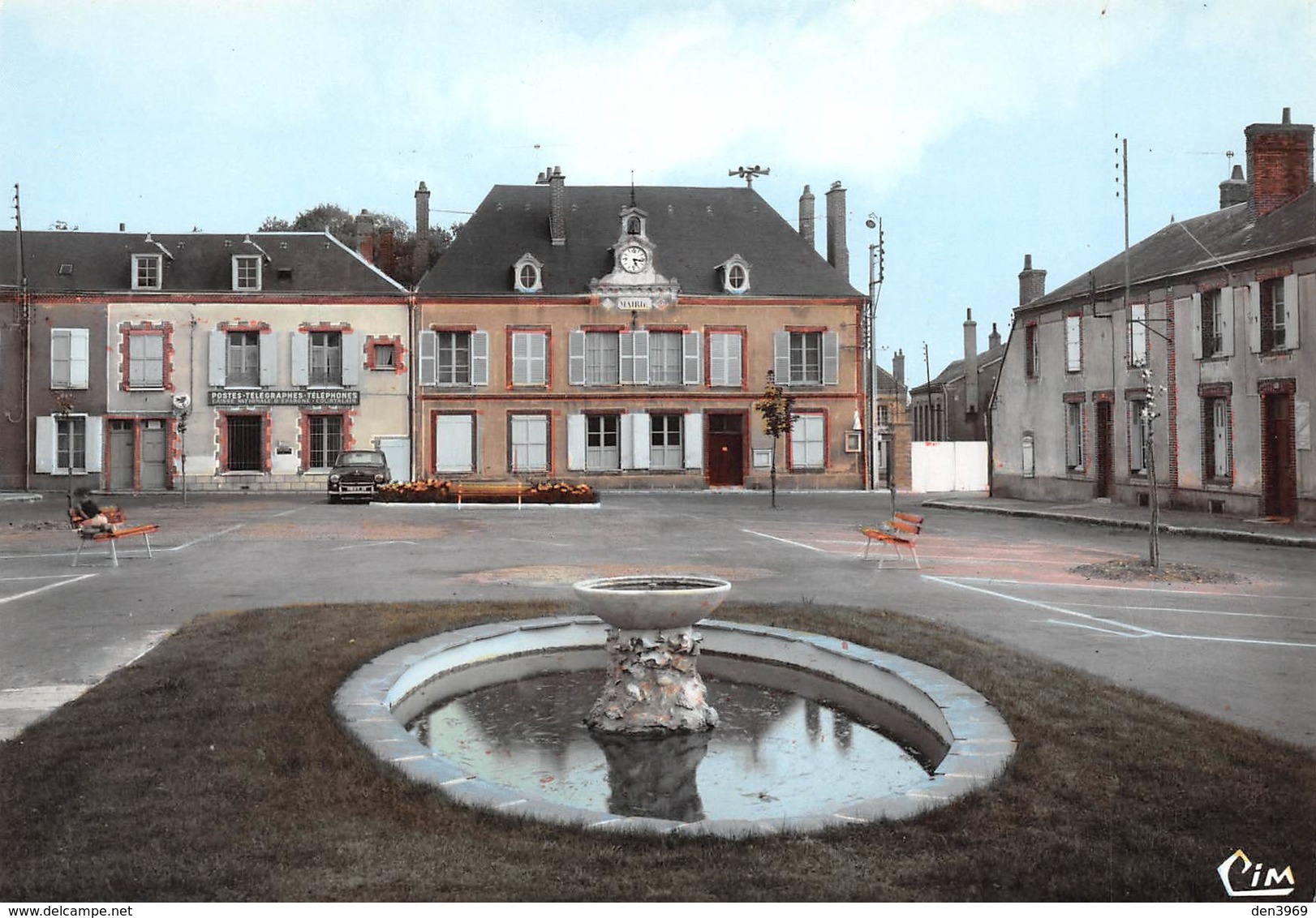 Courtalain - Place De La Mairie - Fontaine - Postes - Courtalain