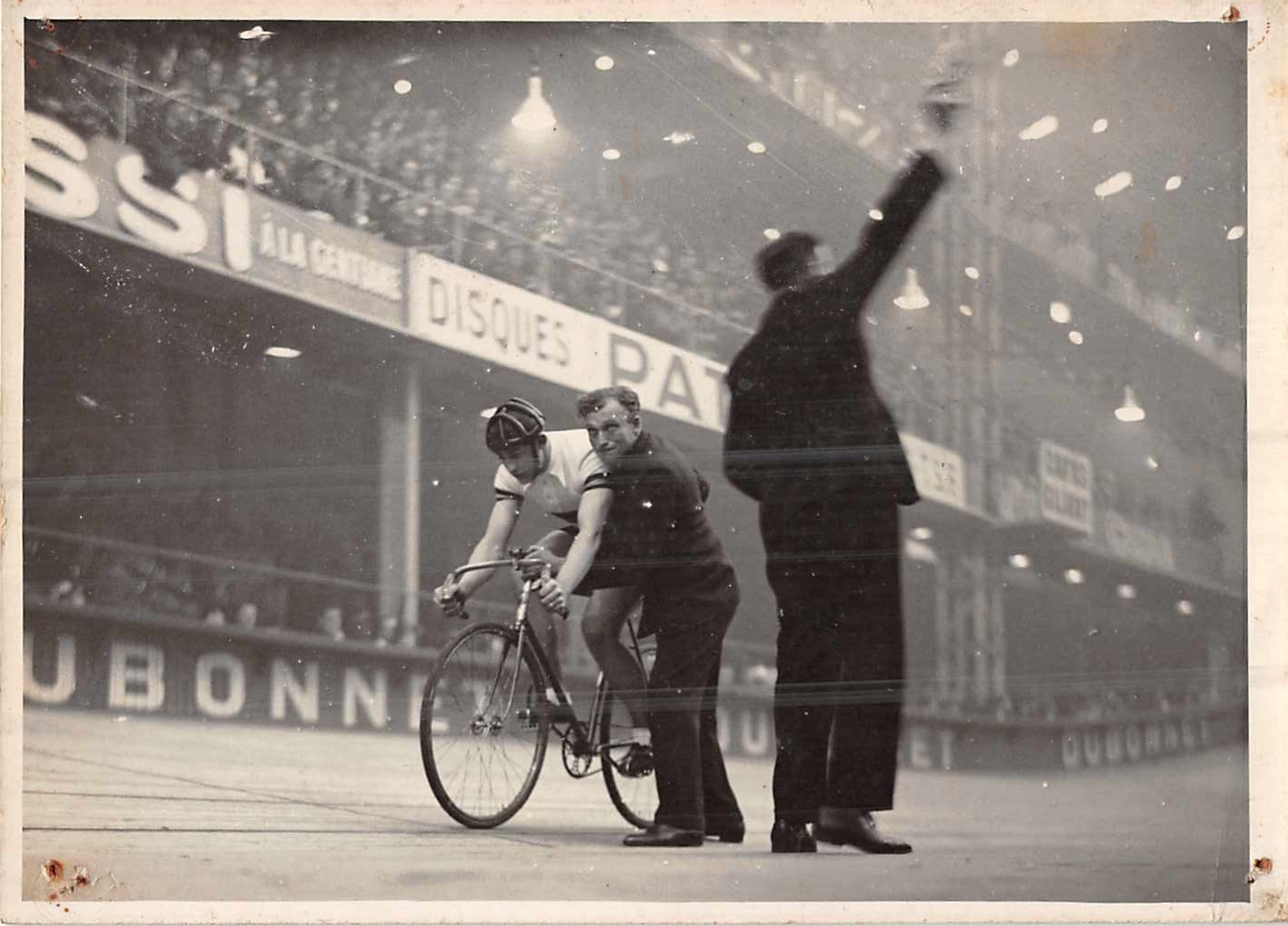 CYCLISME  Sur PISTE -  Photo Originale De  KAERS Au Vel  D'Hiv ( Le Départ De Kaers Dans La Course Poursuite ) - Cyclisme