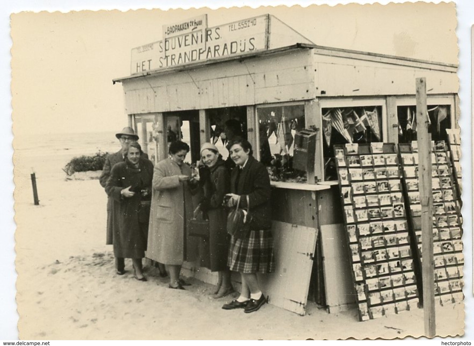 Boutique SOUVENIR Plage Beach Carte Postale Presentoir SCHEVENINGEN Pays-bas Hollande - Personnes Anonymes