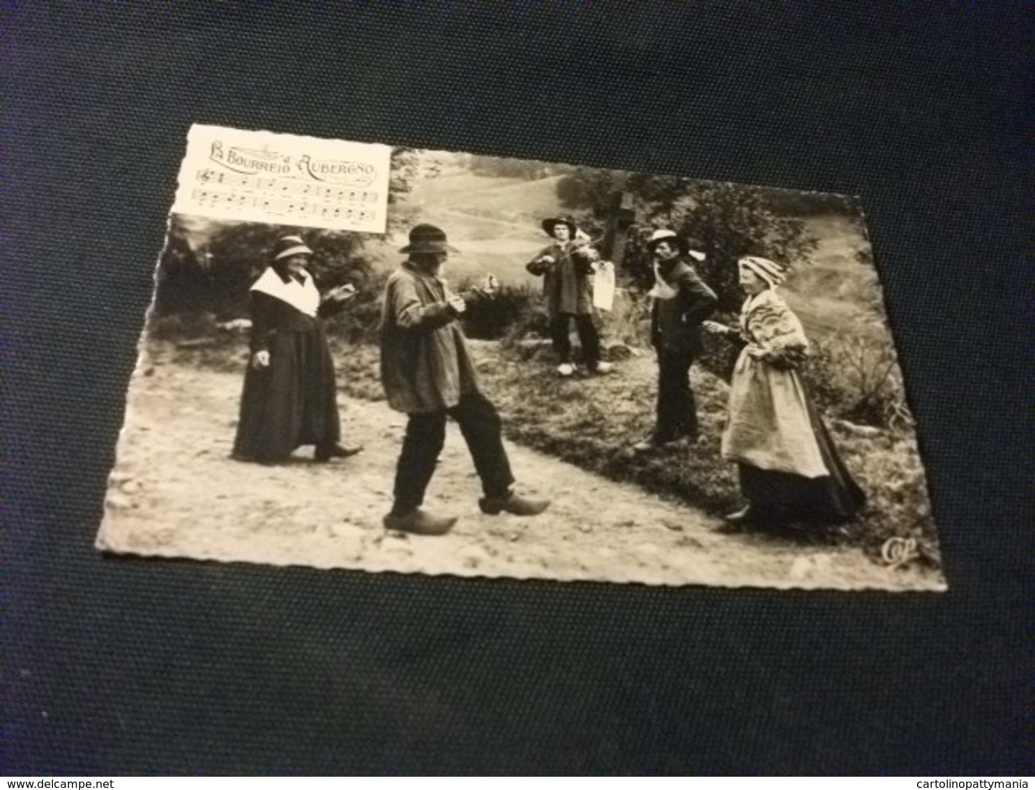 COSTUMI SUONI E BALLI LA BOURREIO D'AUBERGNO  STROFE MUSICALI  PICCOLO FORMATO TYPES D'AUVERGNE LA BOURREE - Danze