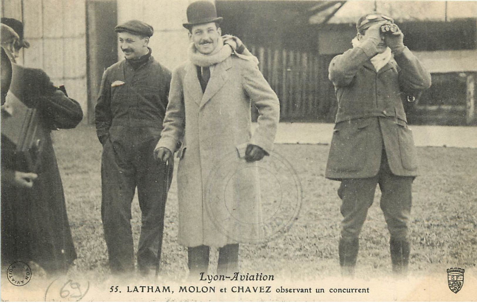 69 - LYON - AVIATION - LATHAM MOLON ET CHAVEZ OBSERVANT UN CONCURRENT - Aviateurs