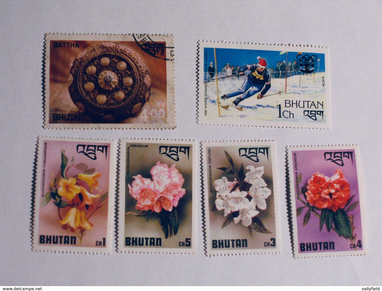 BHOUTAN  1976-79   LOT# 5  FLOWERS - Bhutan