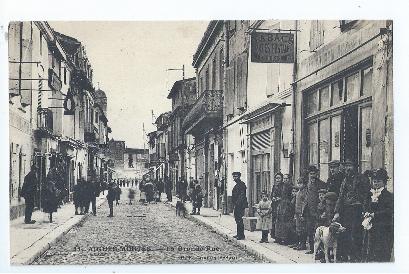 Cpa -   Dpt    - Gard   -aigues-morte   La Grande Rue Tabac - Aigues-Mortes