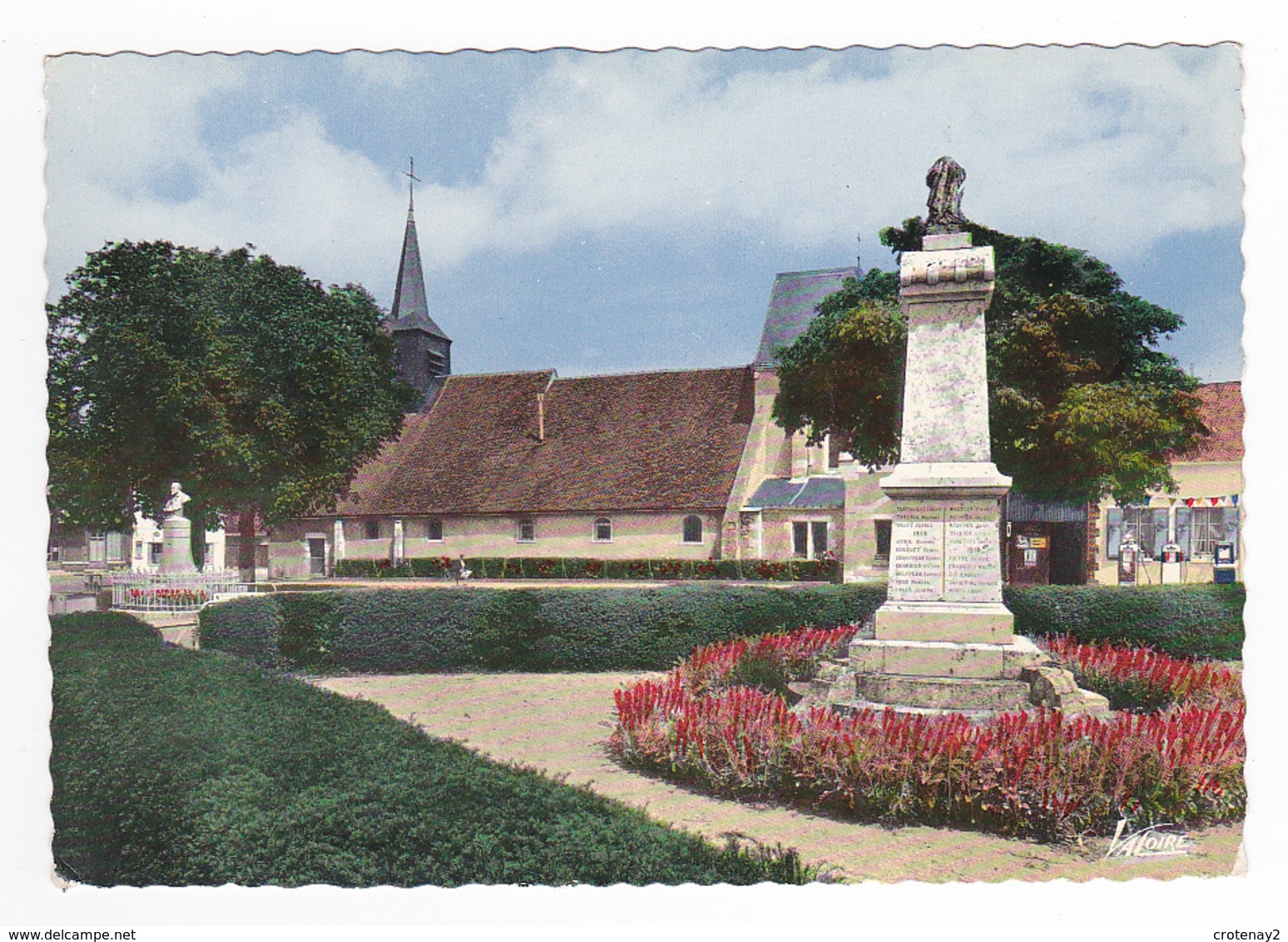 45 Varennes En Gâtinais Vers Montargis Nogent N°13 111 La Grande Place Station Pompes à Essence - Montargis