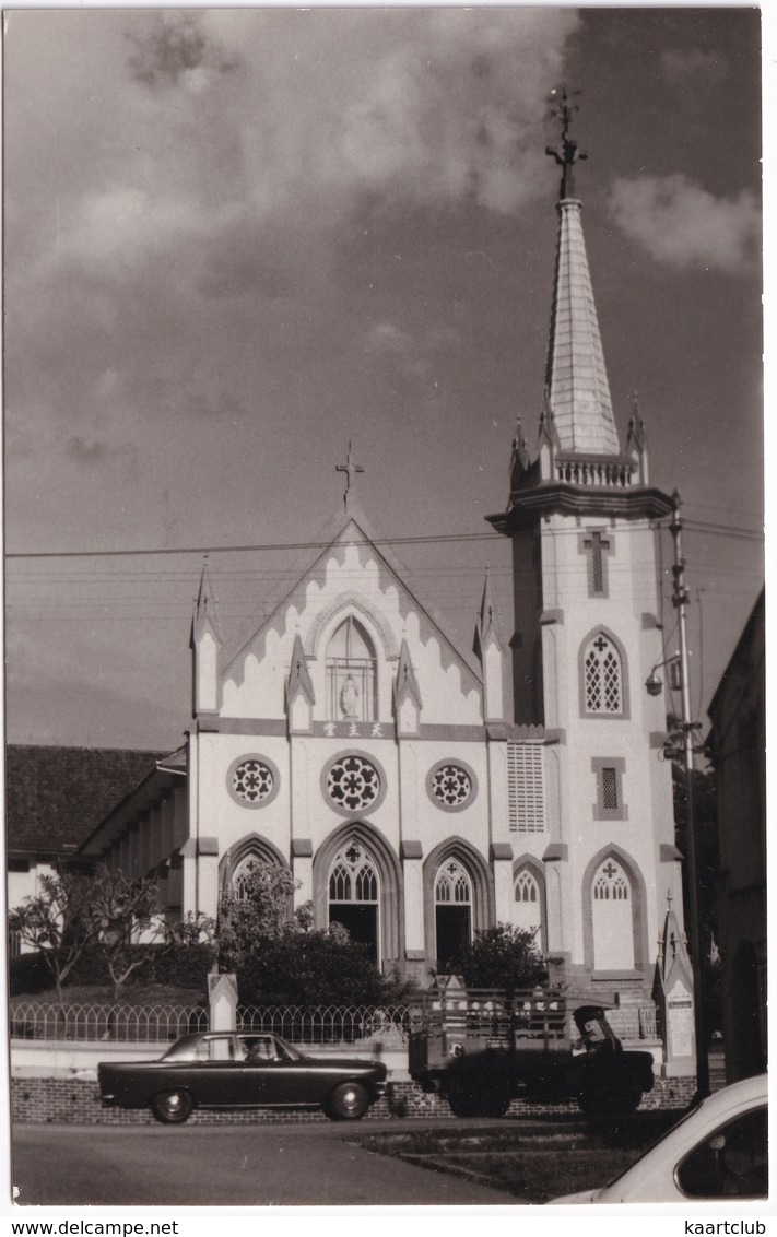 Seremban: FORD ZEPHYR 4 MKIII, SEMI-TRUCK - Church Of The Visitation - Malaysia - Toerisme