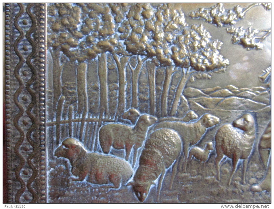 TABLEAU METAL REPOUSSE BERGER ET MOUTONS DOS CARTONNE - Art Populaire