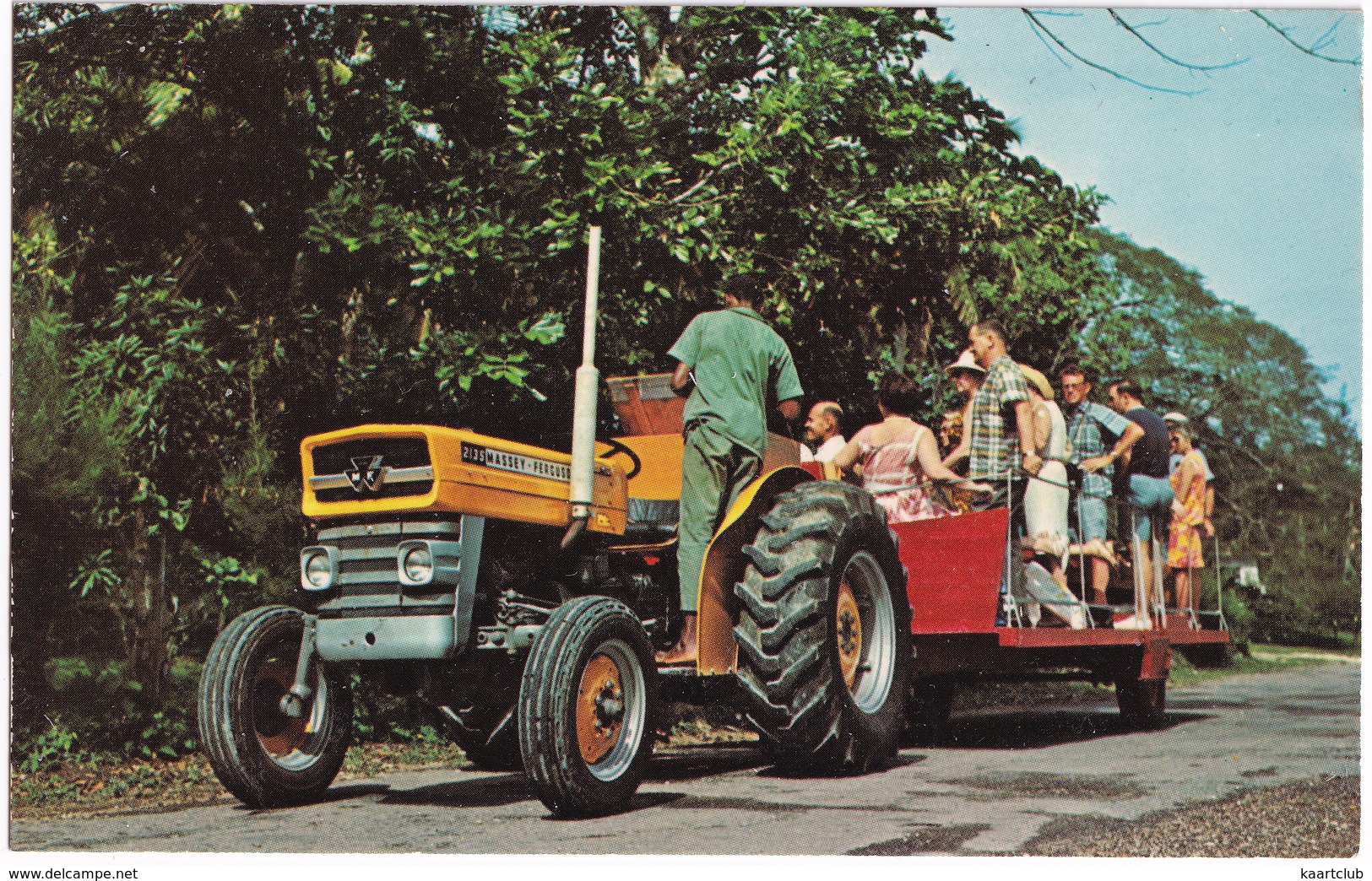 Port Maria: 2135 MASSEY-FERGUSON TRACTOR - Plantation Tour, Brimmer Hall - Jamaica - Toerisme