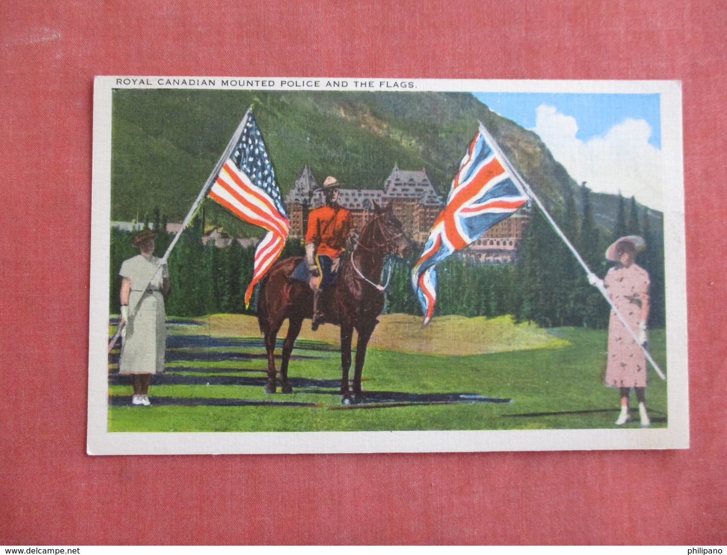 Royal Canadian Police Between US & Canada Flag     Ref 3093 - Police - Gendarmerie