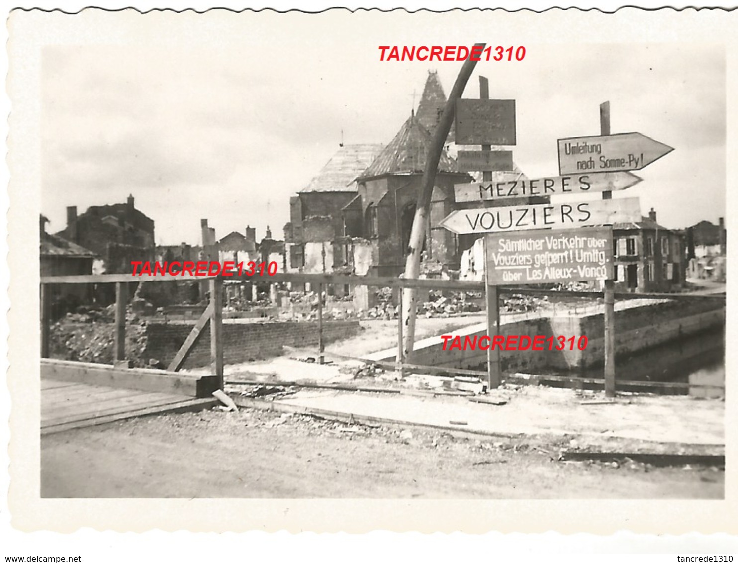 WW2 RARE ! PHOTO ORIGINALE ALLEMANDE église Ko à LE CHESNE Panneau Charleville Mézières Vouziers ARDENNES 08 - 1939-45