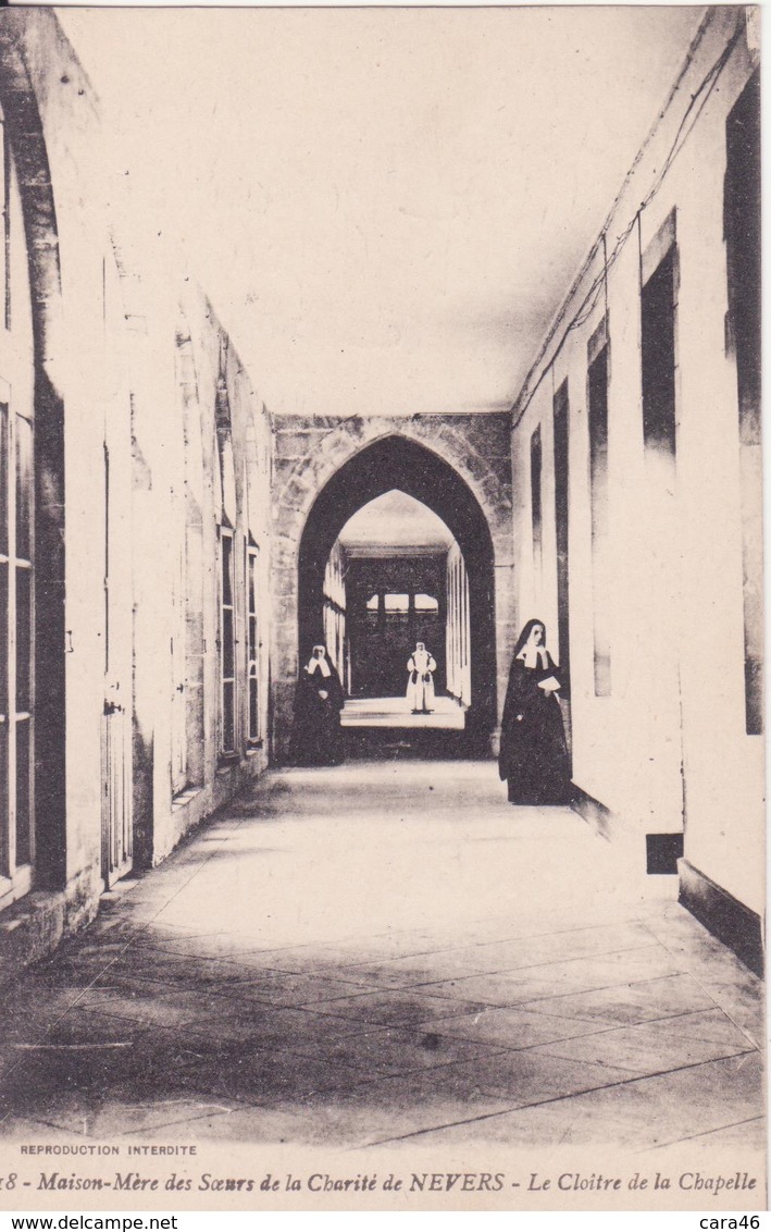 CPA - 18. Maison Mère Des Soeurs De La Charité à NEVERS Le Cloître De La Chapelle - Nevers