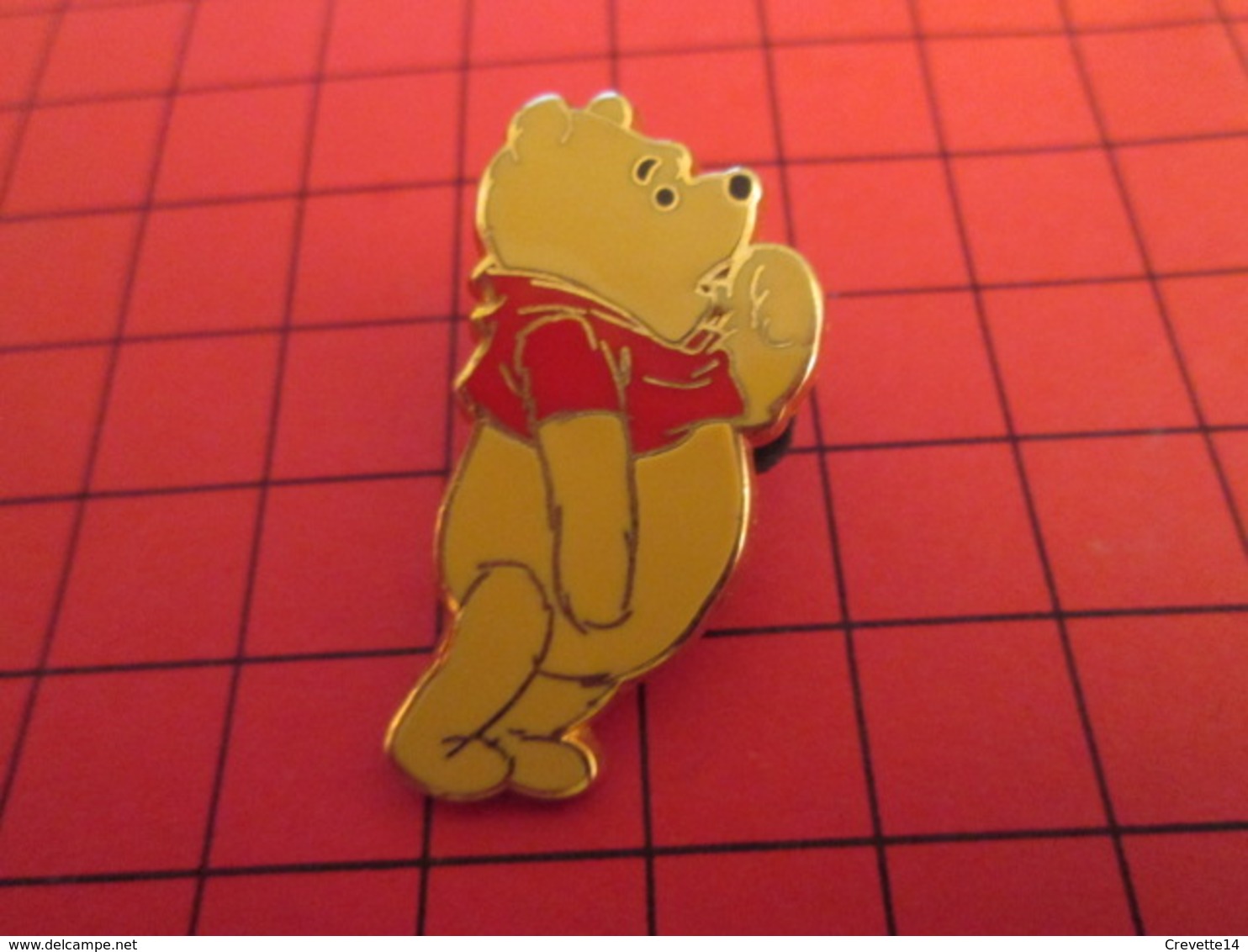 DIS-SPE Pin's Pins : BEAU ET RARE : DISNEY Très Grand Pin's WINNIE L'OURSON - Disney